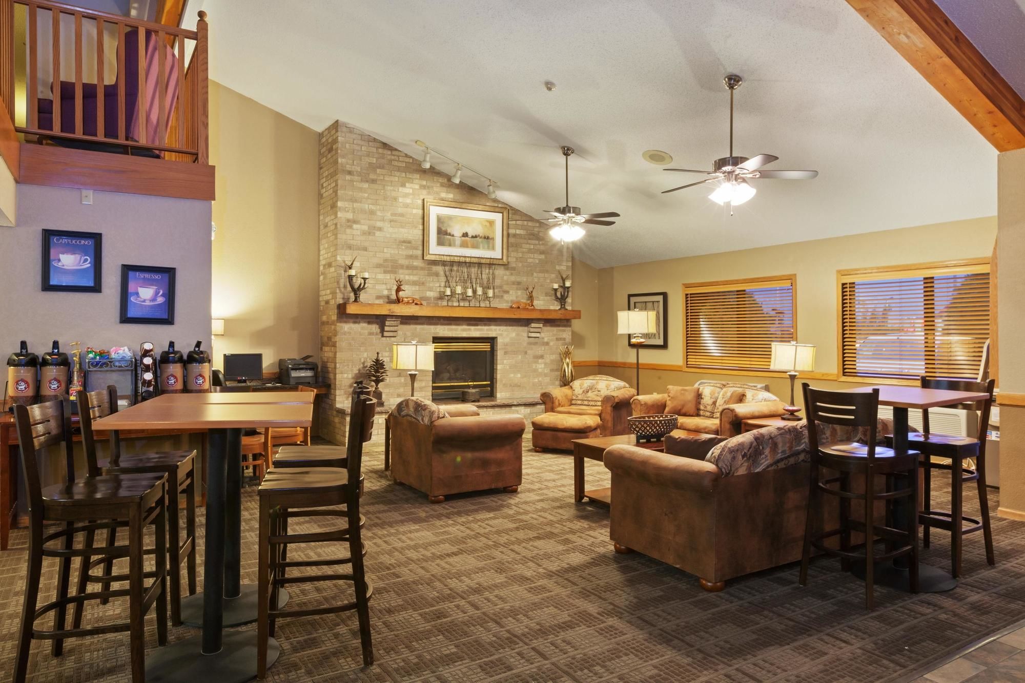 AmericInn by Wyndham Dickinson