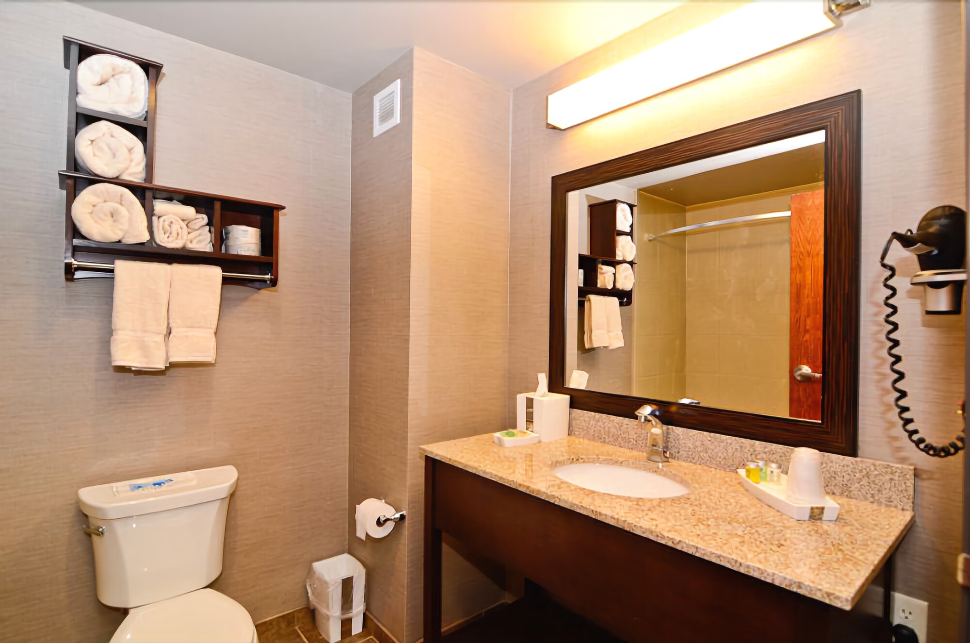 Astoria Hotel And Event Center