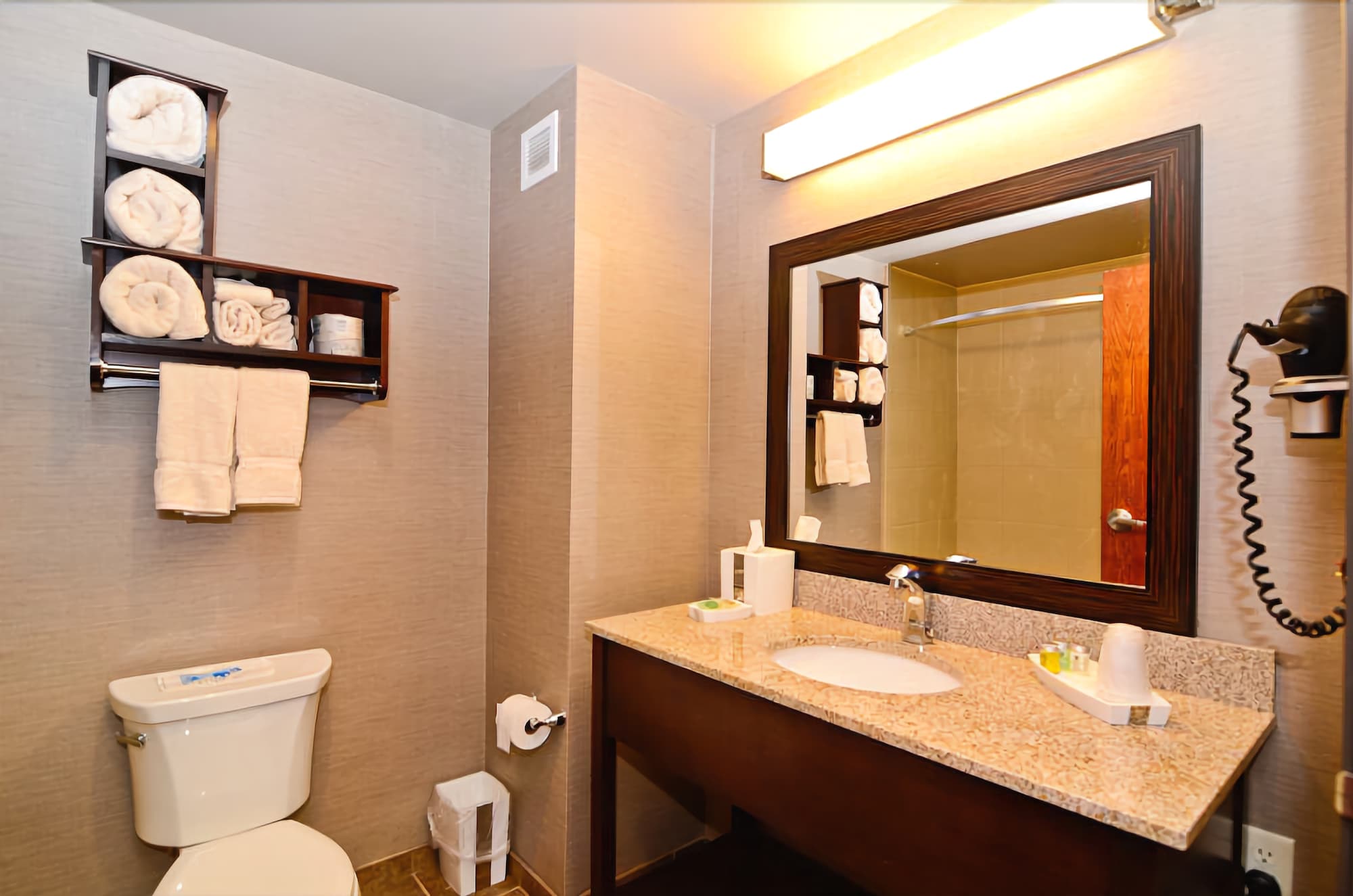 Astoria Hotel And Event Center