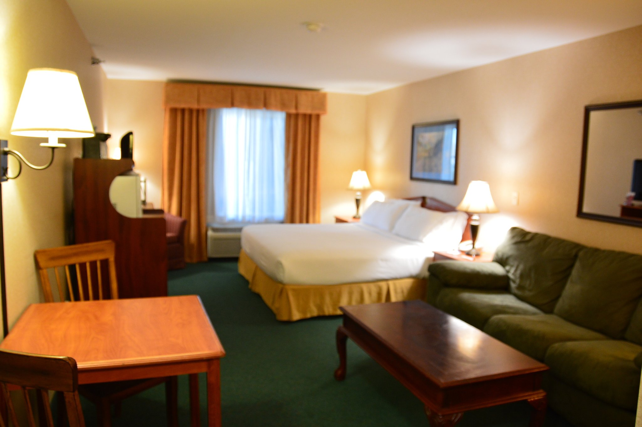 Holiday Inn Express & Suites Dickinson