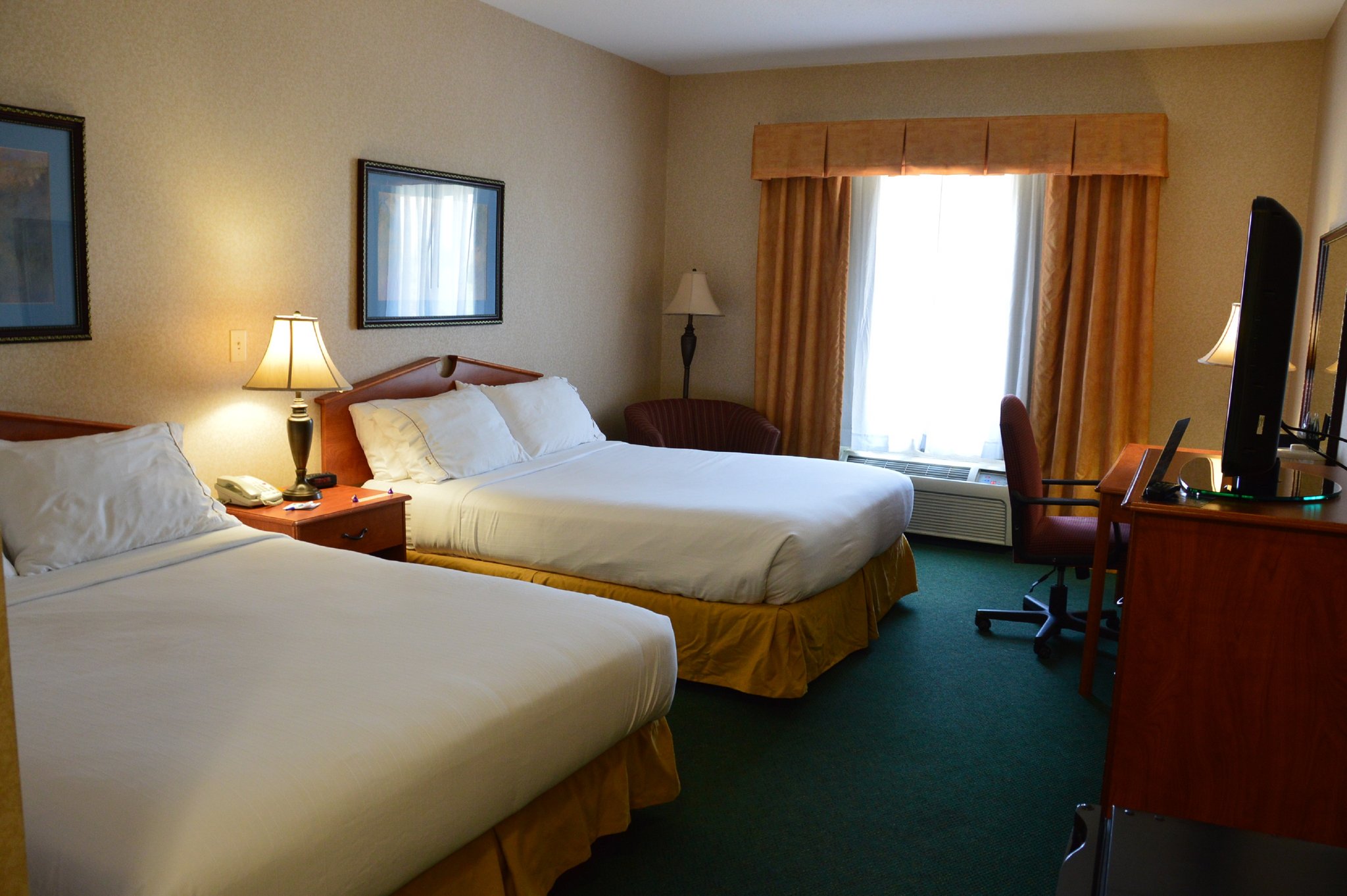 Holiday Inn Express & Suites Dickinson