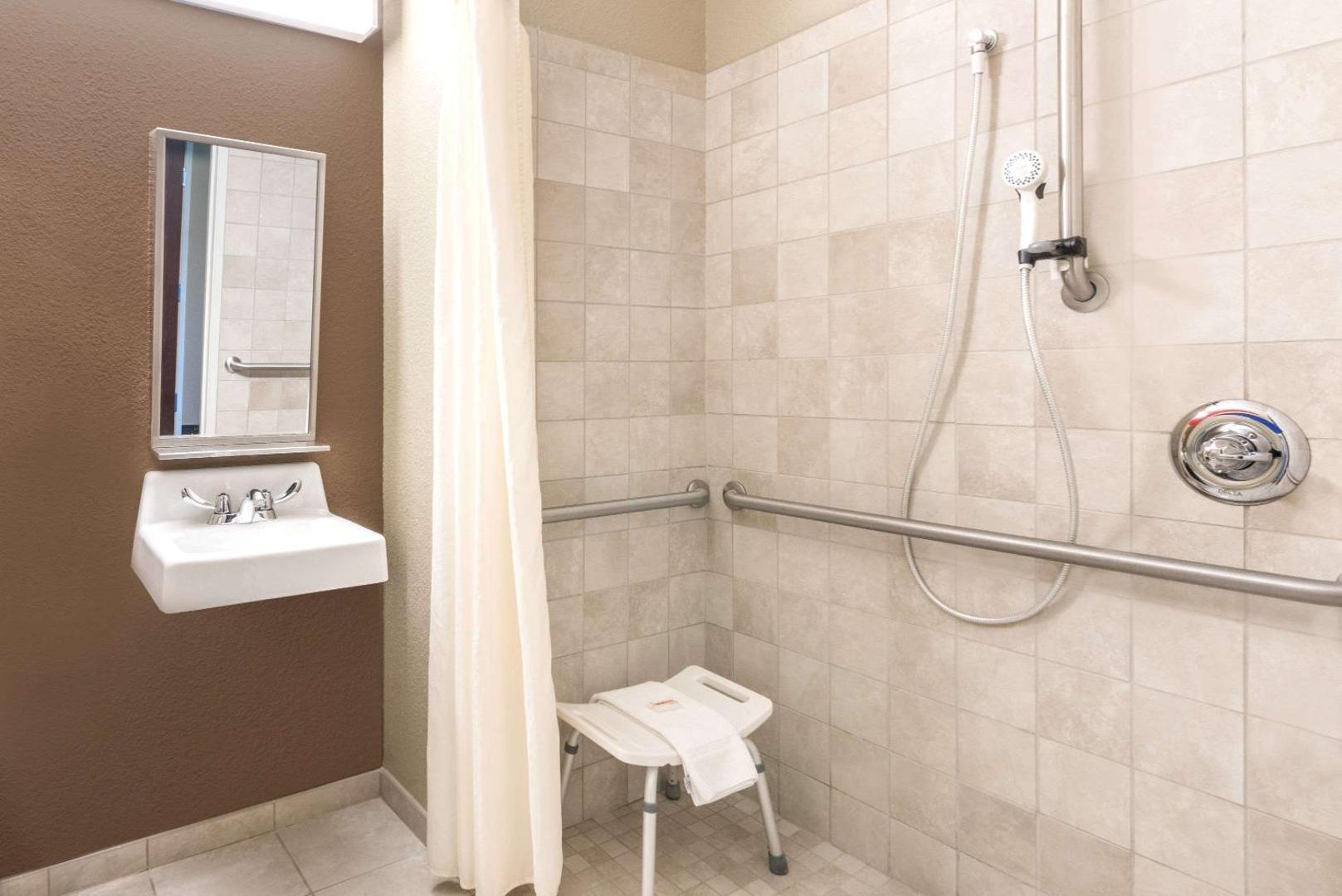 Microtel Inn & Suites by Wyndham Dickinson