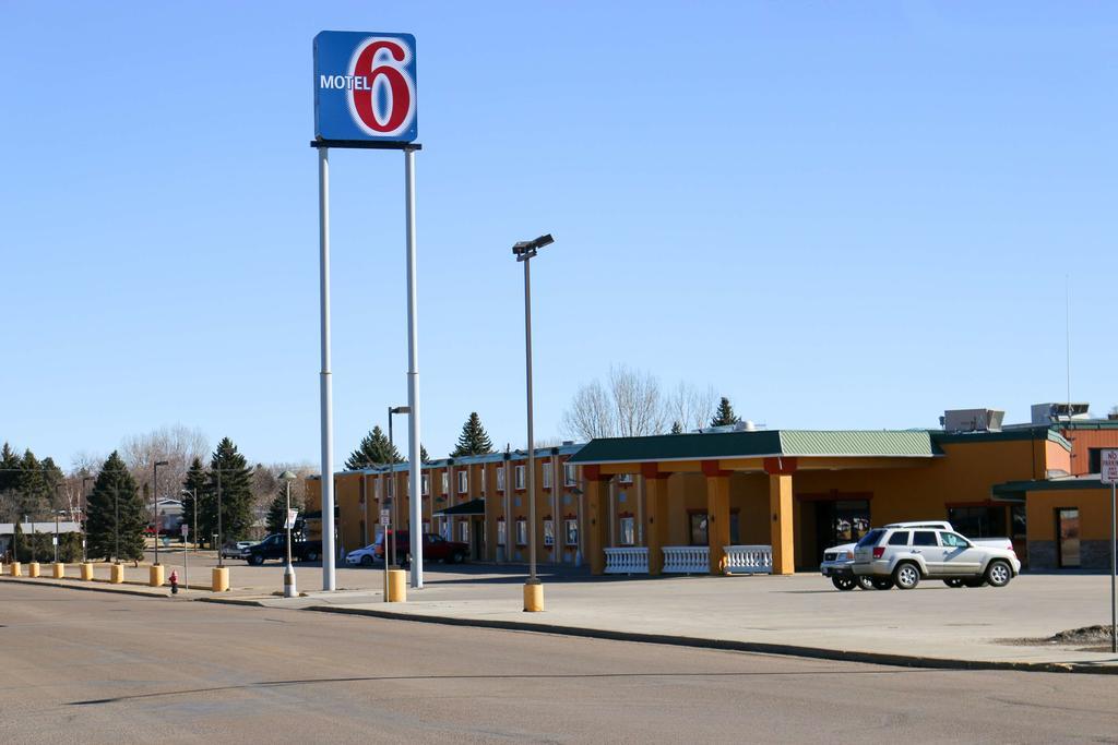 Badlands Inn & Suites