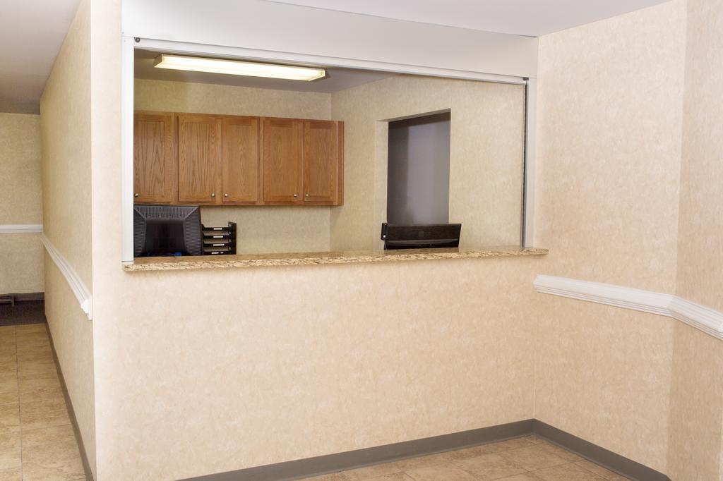 Red Roof Inn & Suites Dickinson