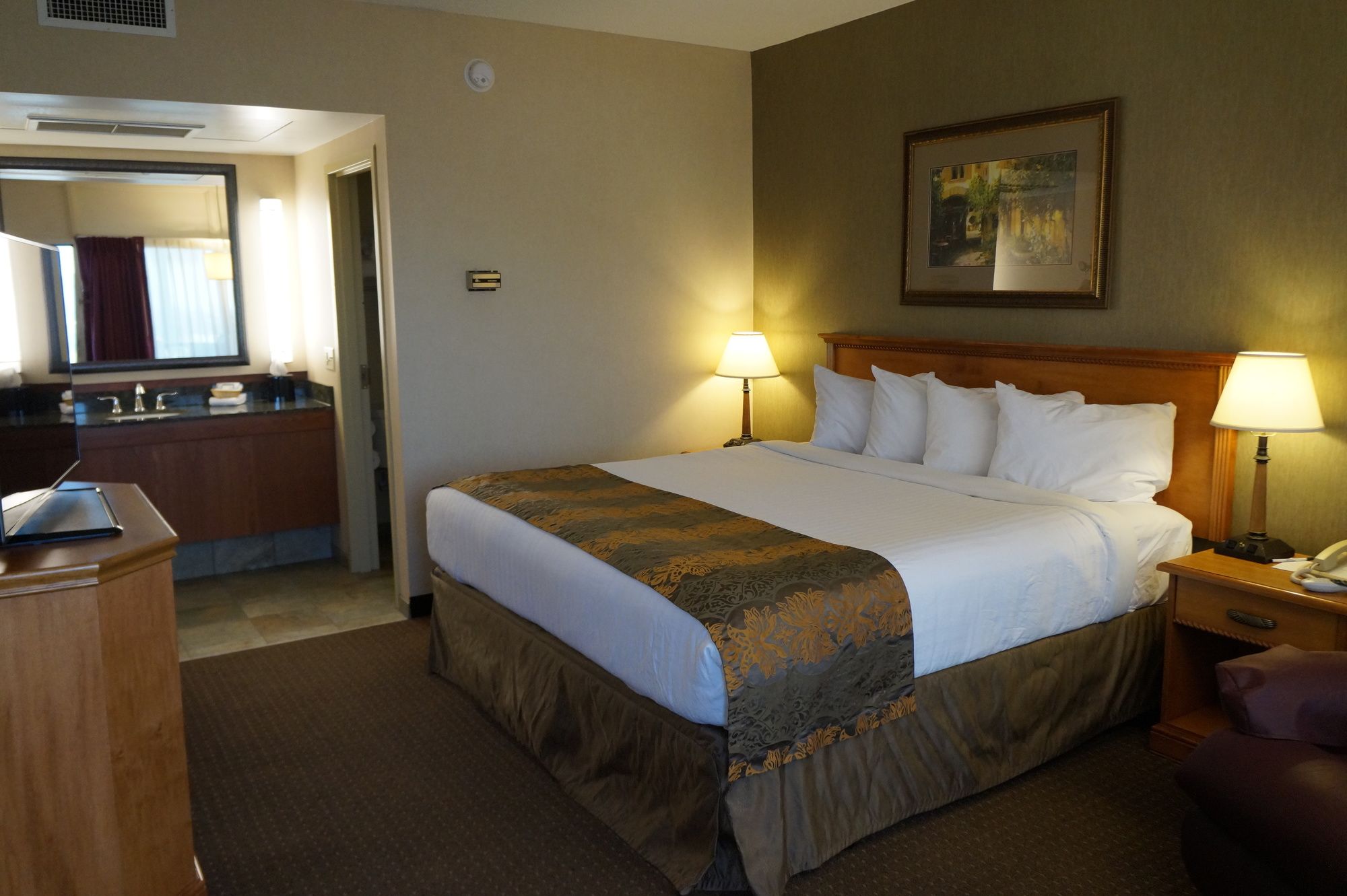 Biltmore Hotel & Suites