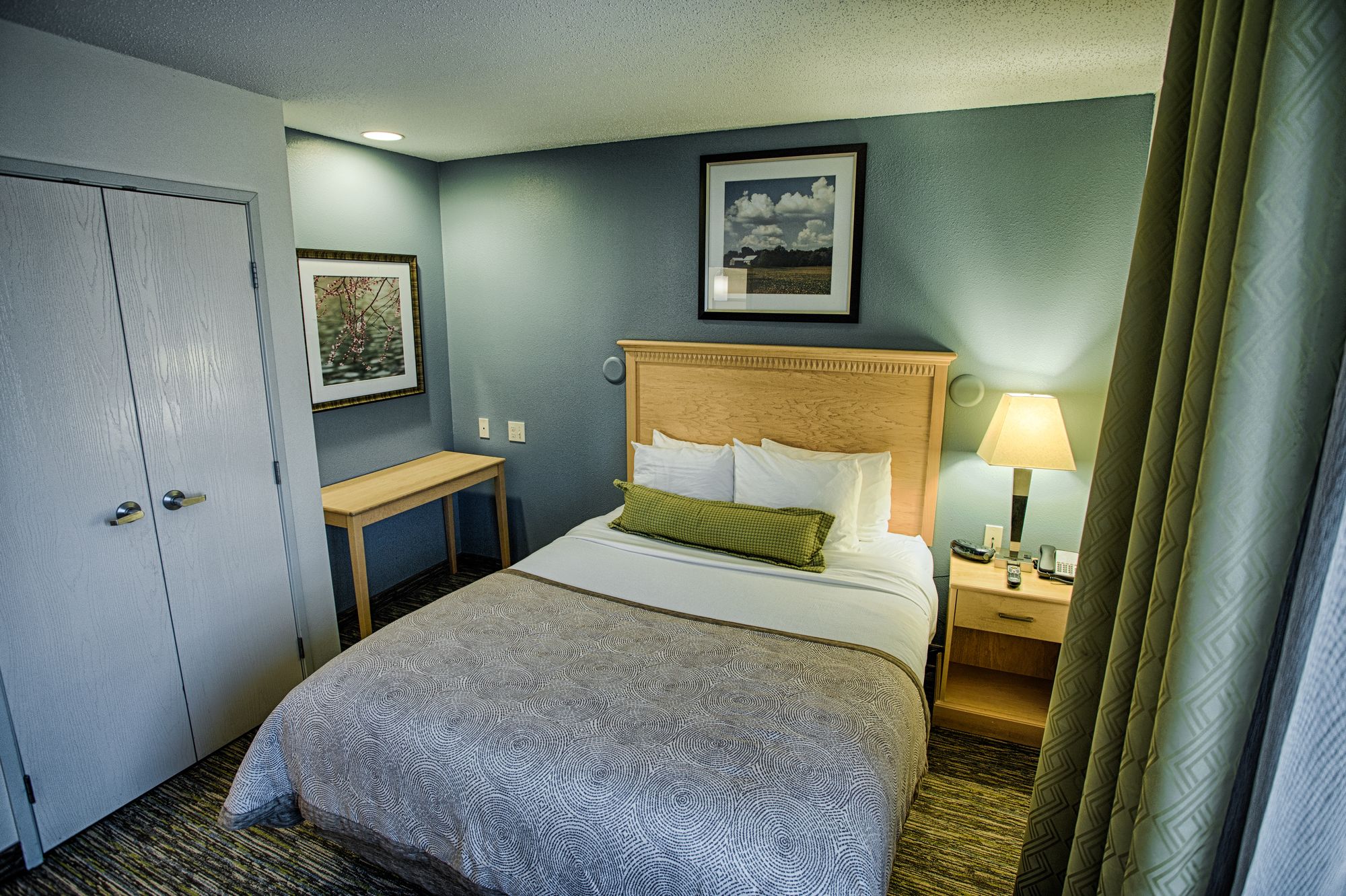 Candlewood Suites Fargo / North Dakota State University