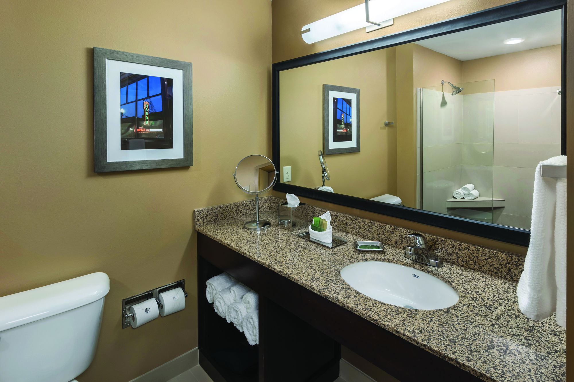 ClubHouse Hotel & Suites