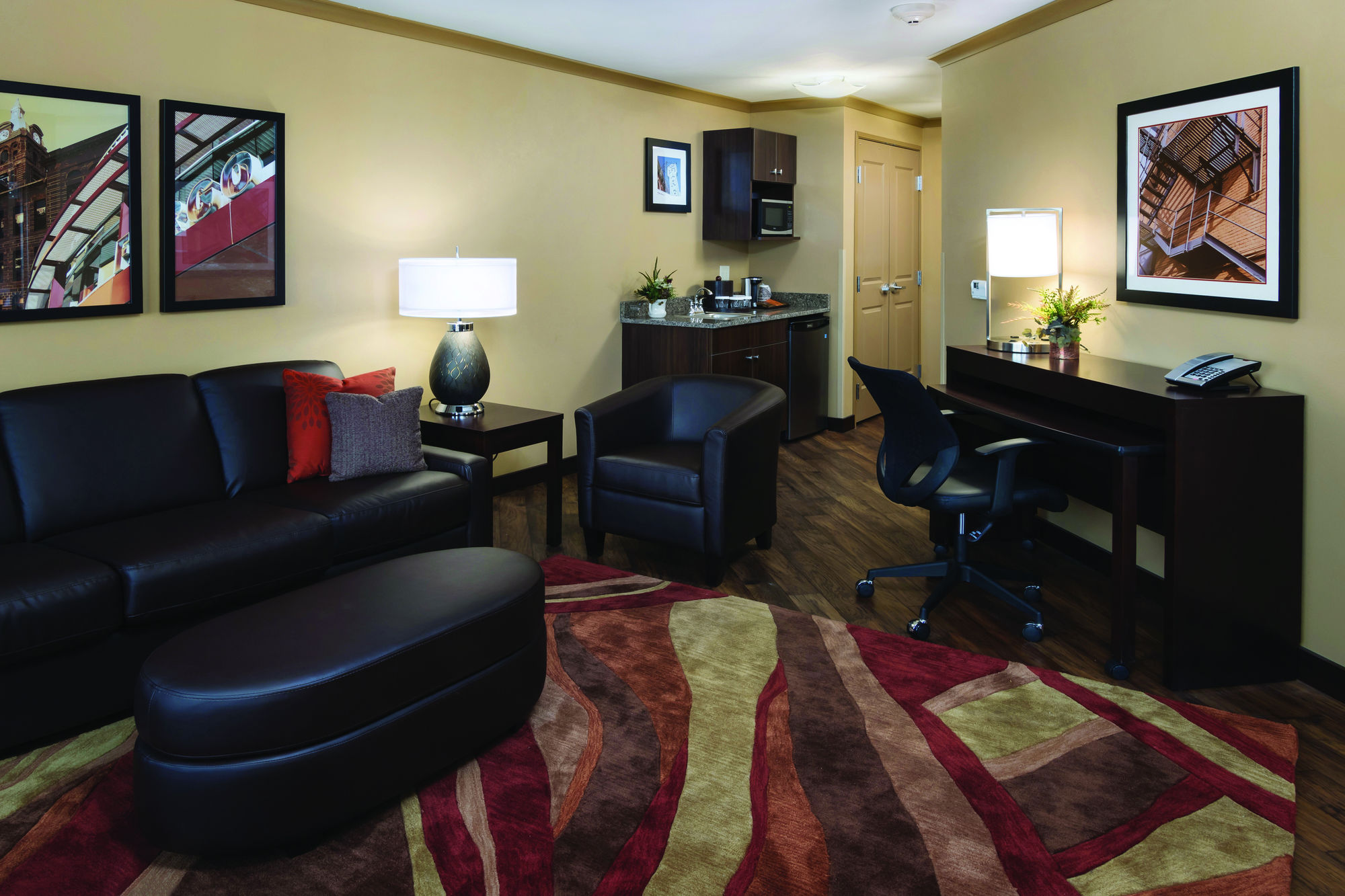 ClubHouse Hotel & Suites