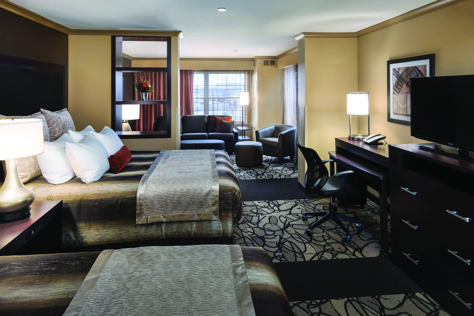ClubHouse Hotel & Suites
