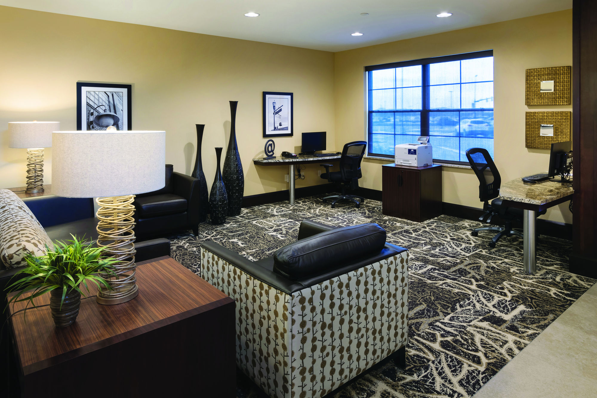 ClubHouse Hotel & Suites