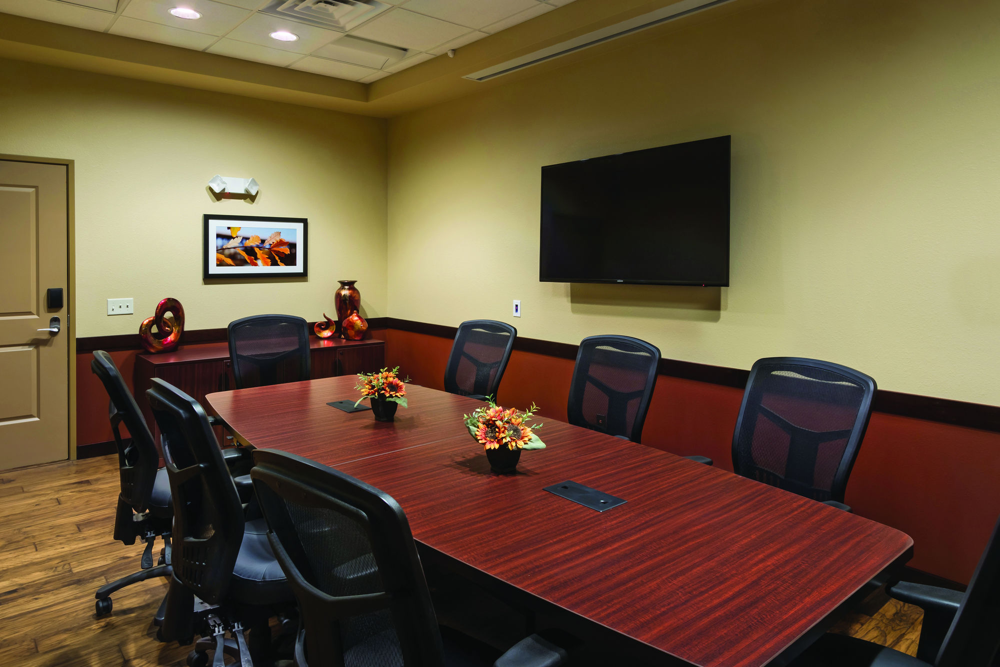 ClubHouse Hotel & Suites