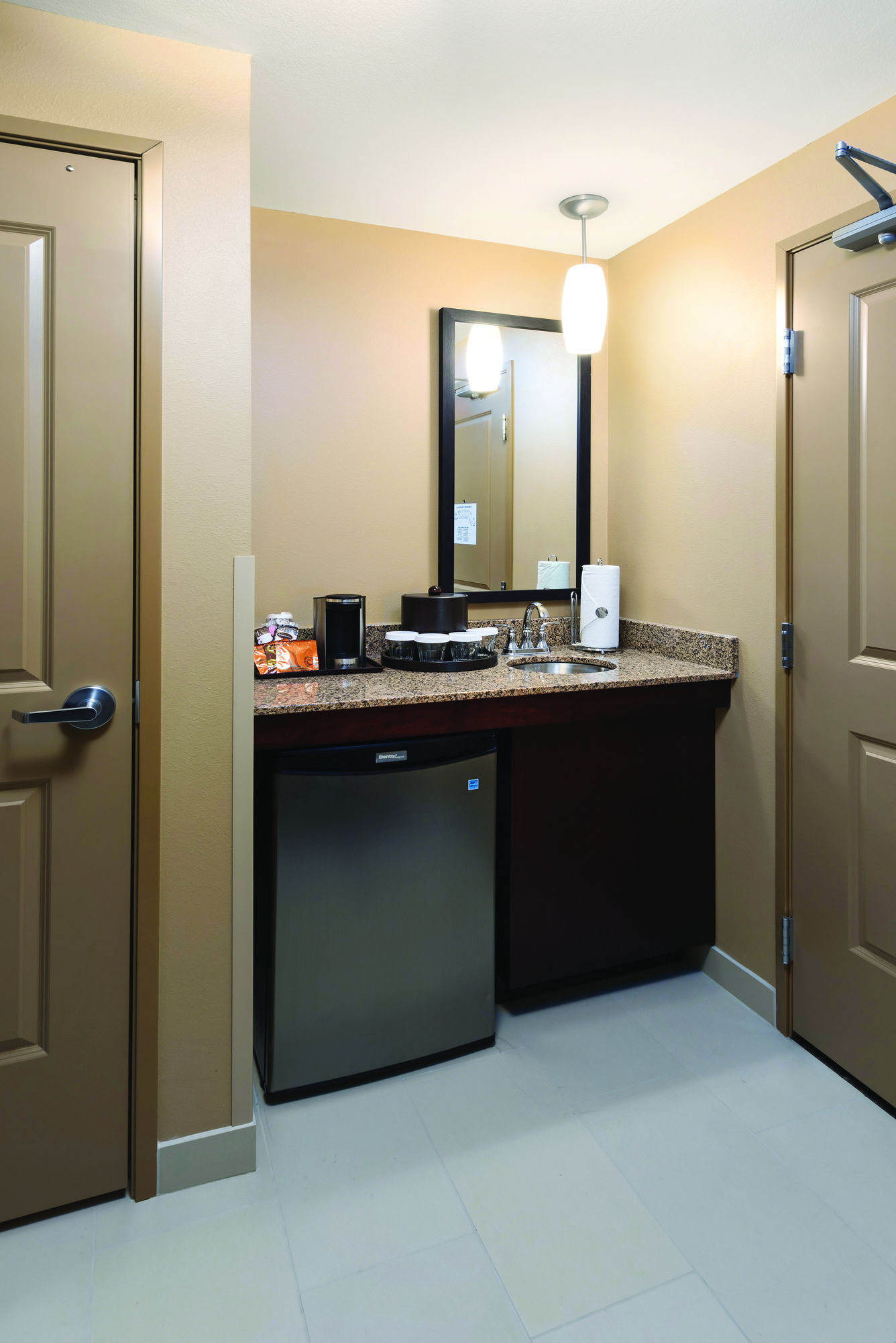 ClubHouse Hotel & Suites