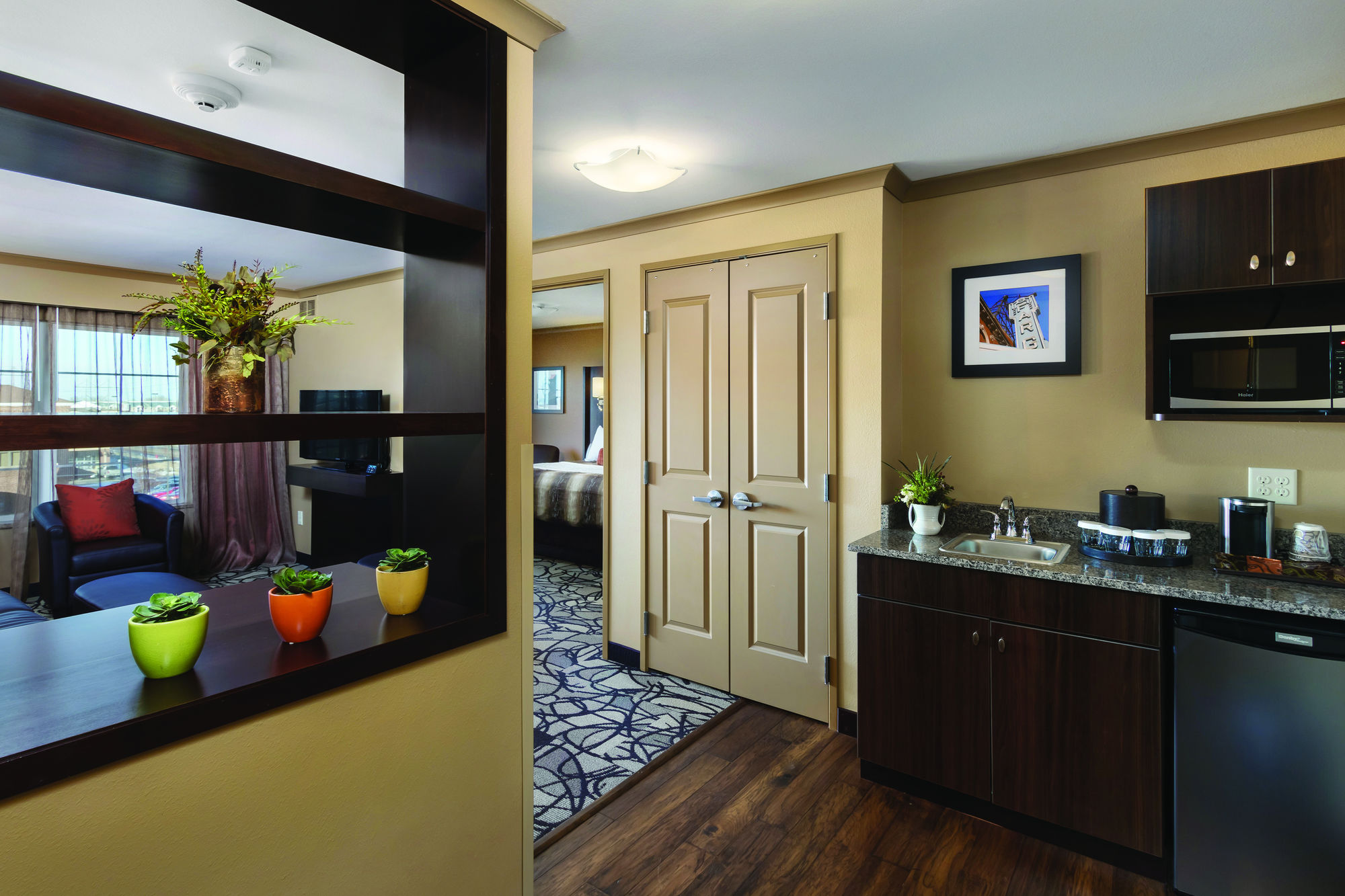 ClubHouse Hotel & Suites