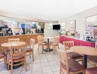 Days Inn & Suites by Wyndham Fargo 19th Ave/Airport Dome