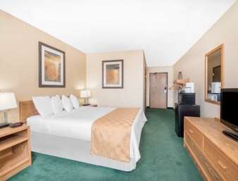 Days Inn & Suites by Wyndham Fargo 19th Ave/Airport Dome
