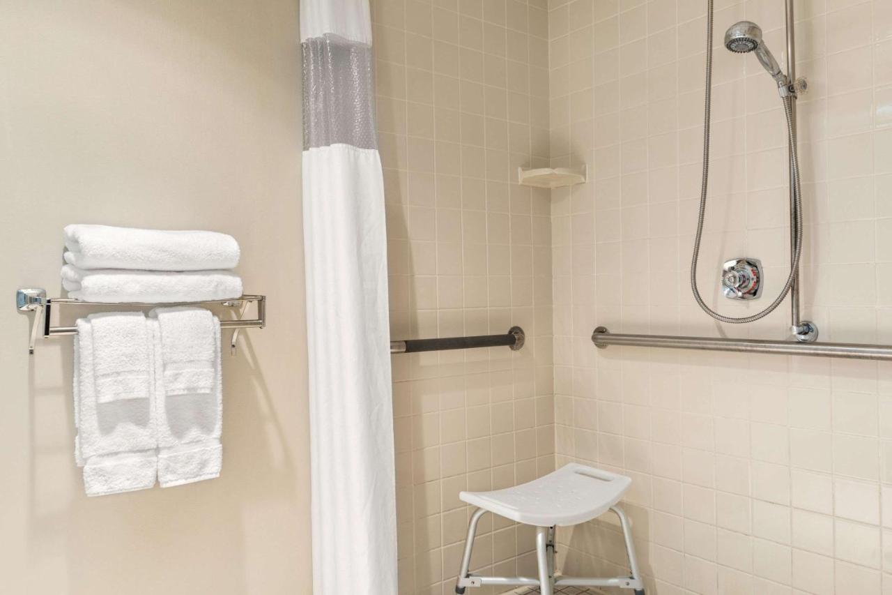 Days Inn by Wyndham Fargo