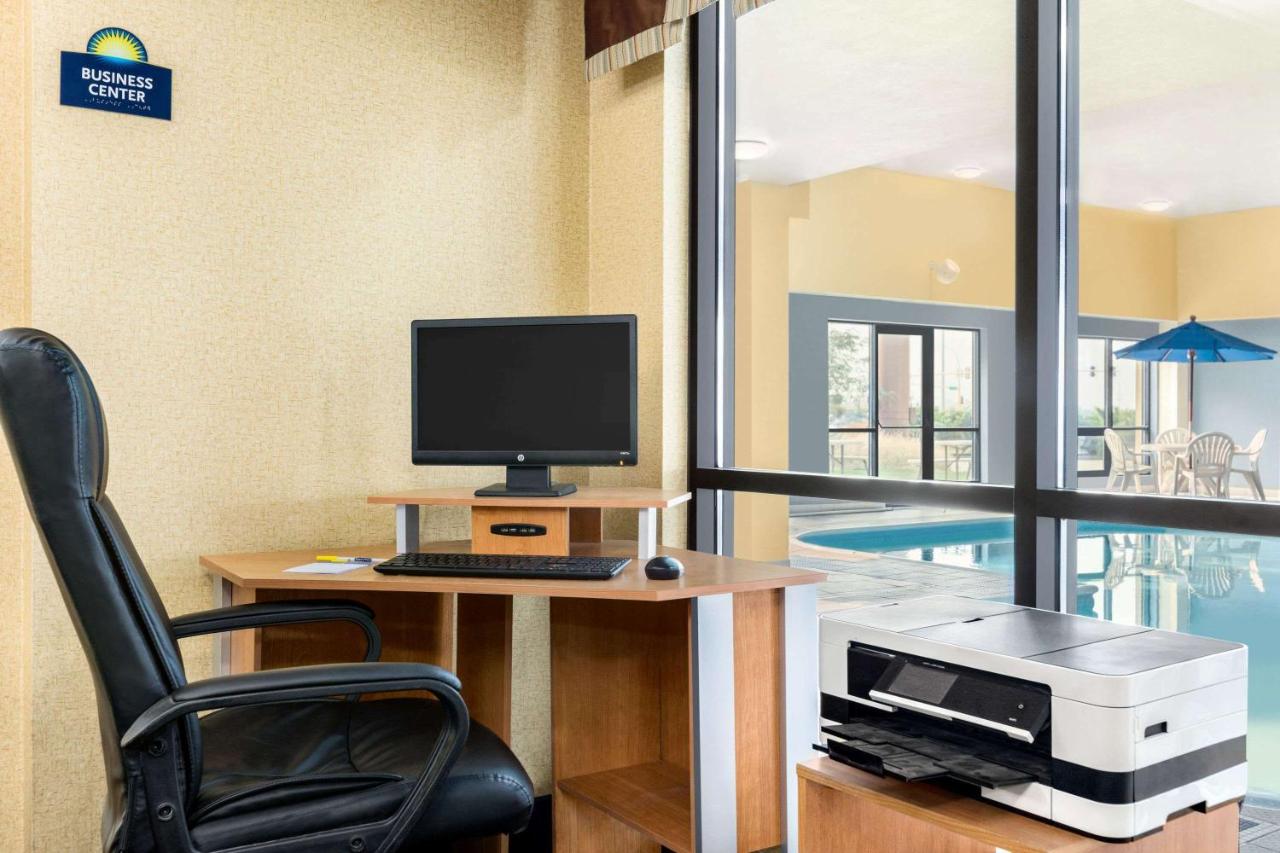 Days Inn by Wyndham Fargo