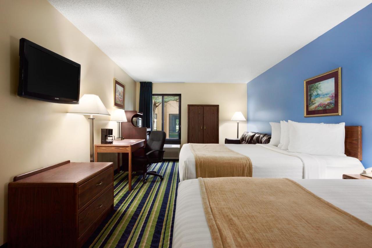 Days Inn by Wyndham Fargo