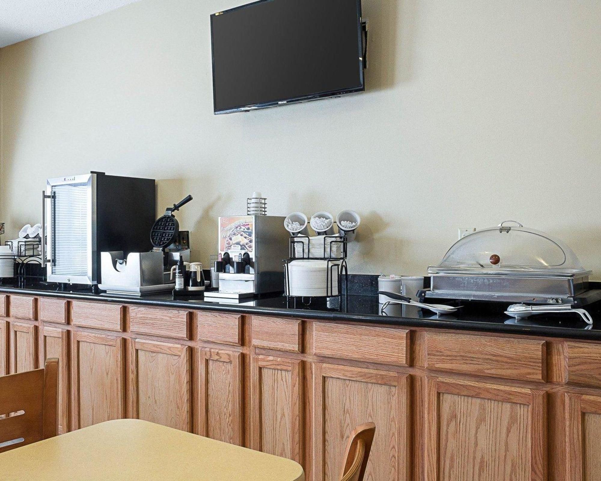 Econo Lodge West