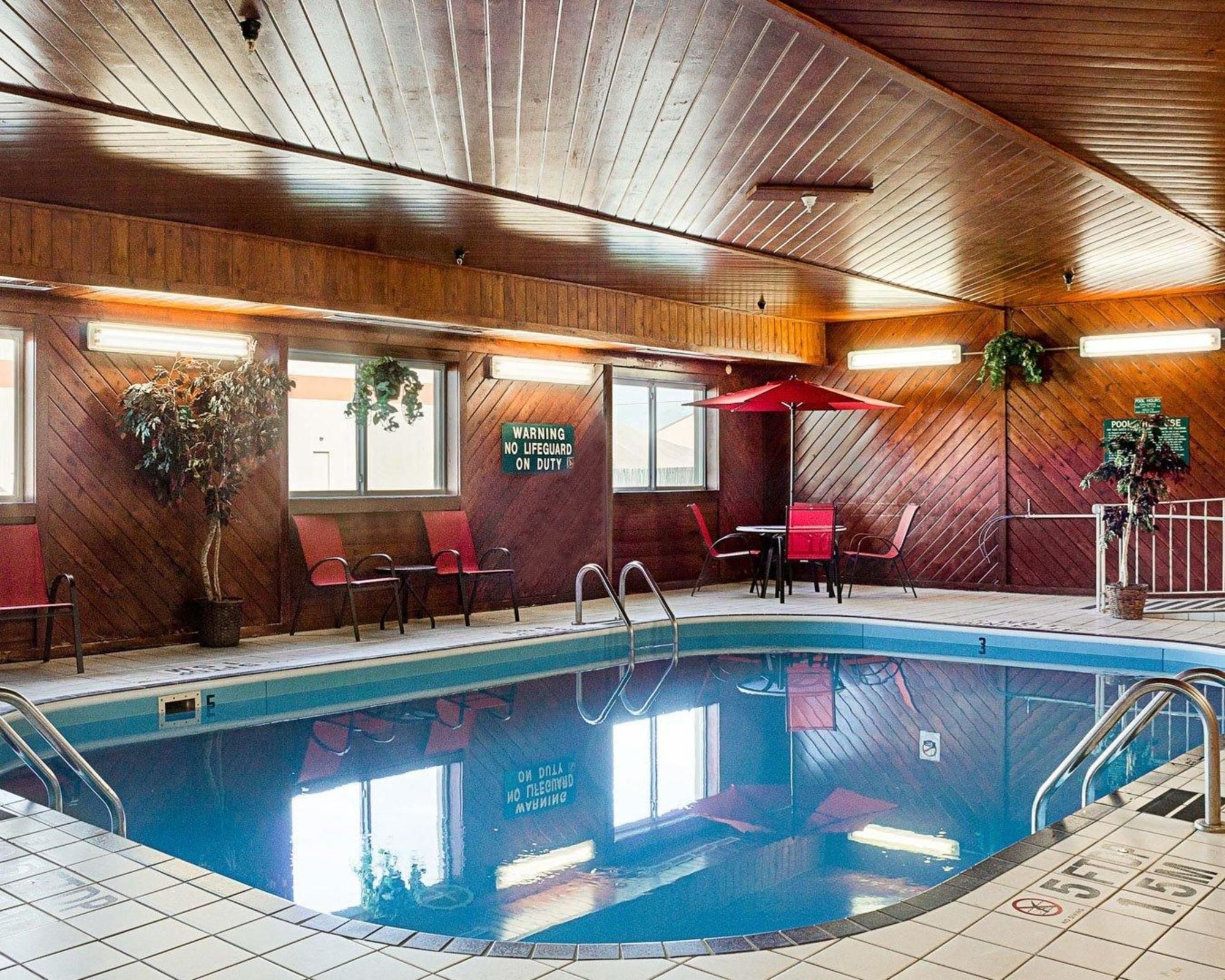 Econo Lodge West