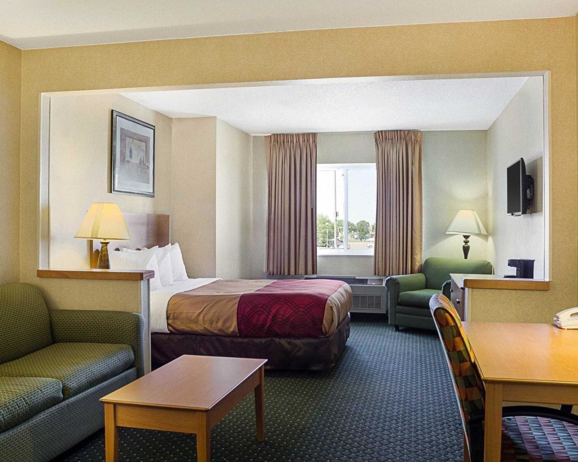 Econo Lodge West
