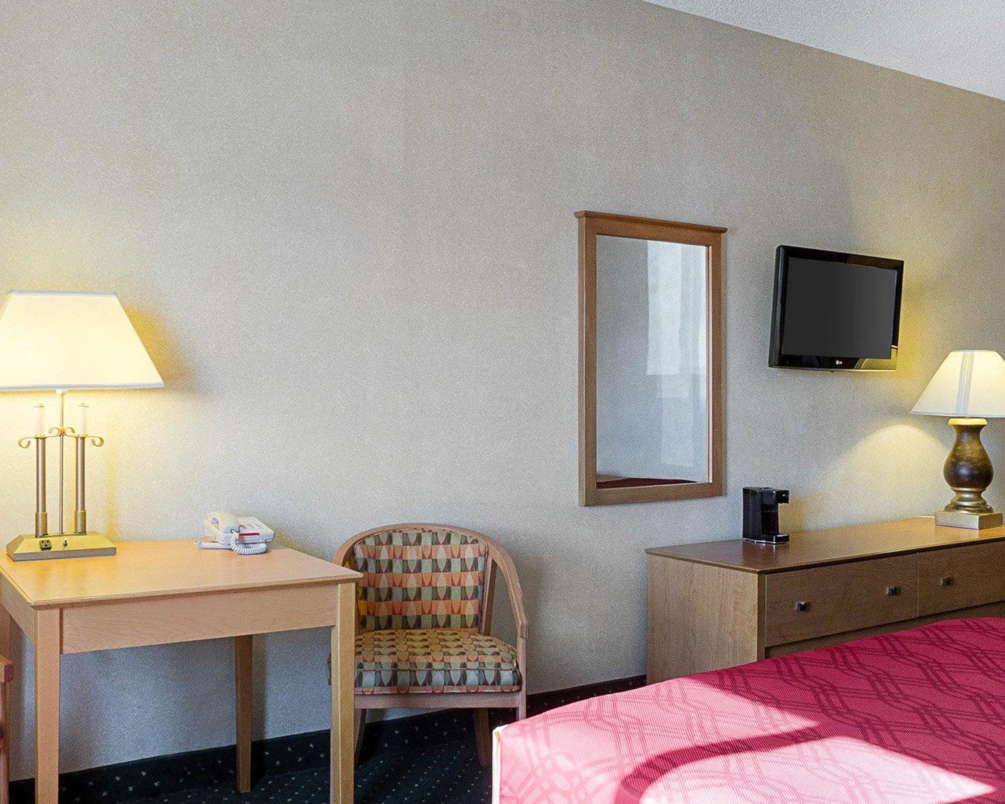 Econo Lodge West
