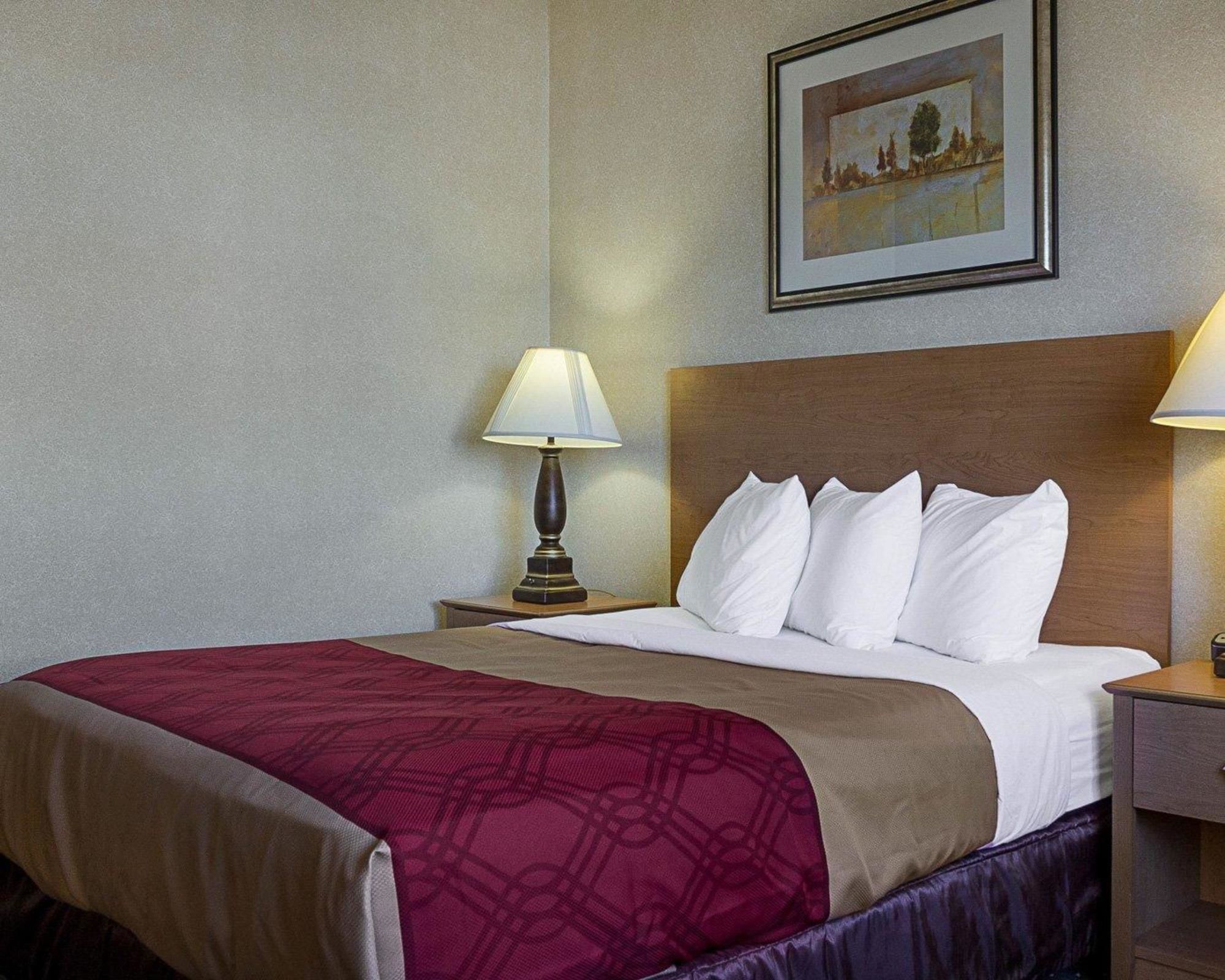 Econo Lodge West