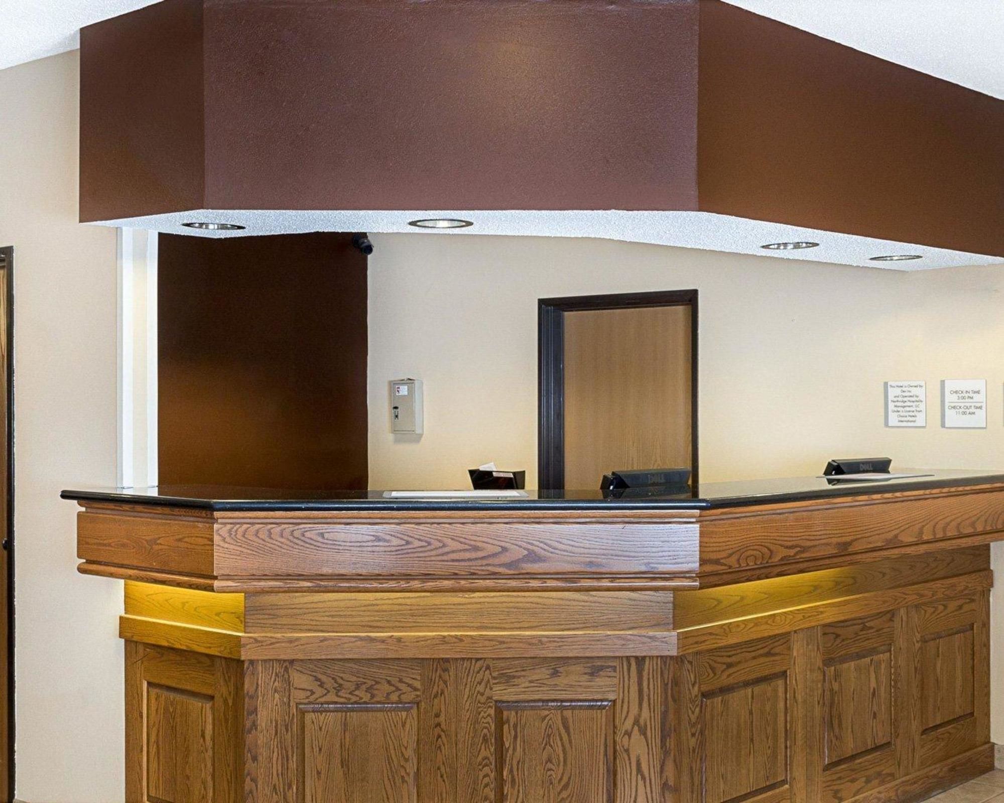 Econo Lodge West