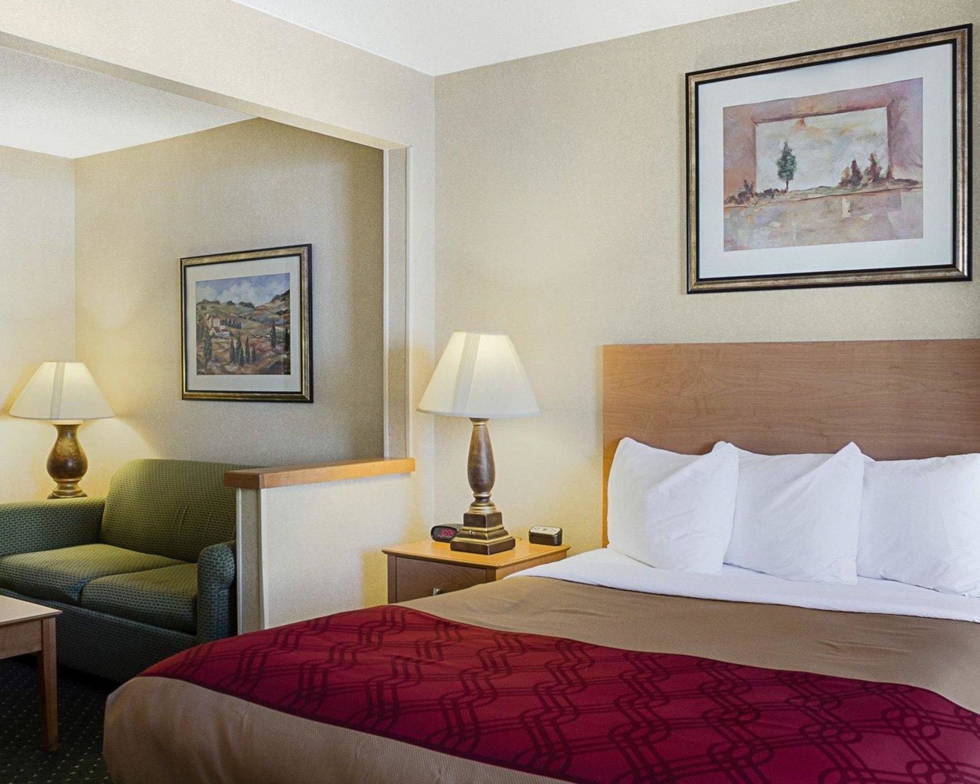 Econo Lodge West