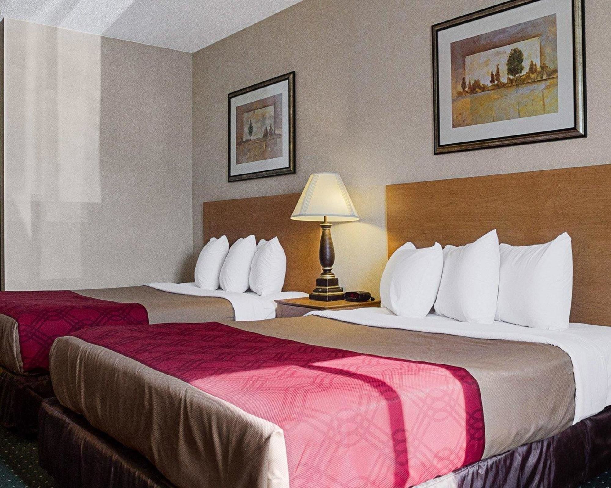 Econo Lodge West