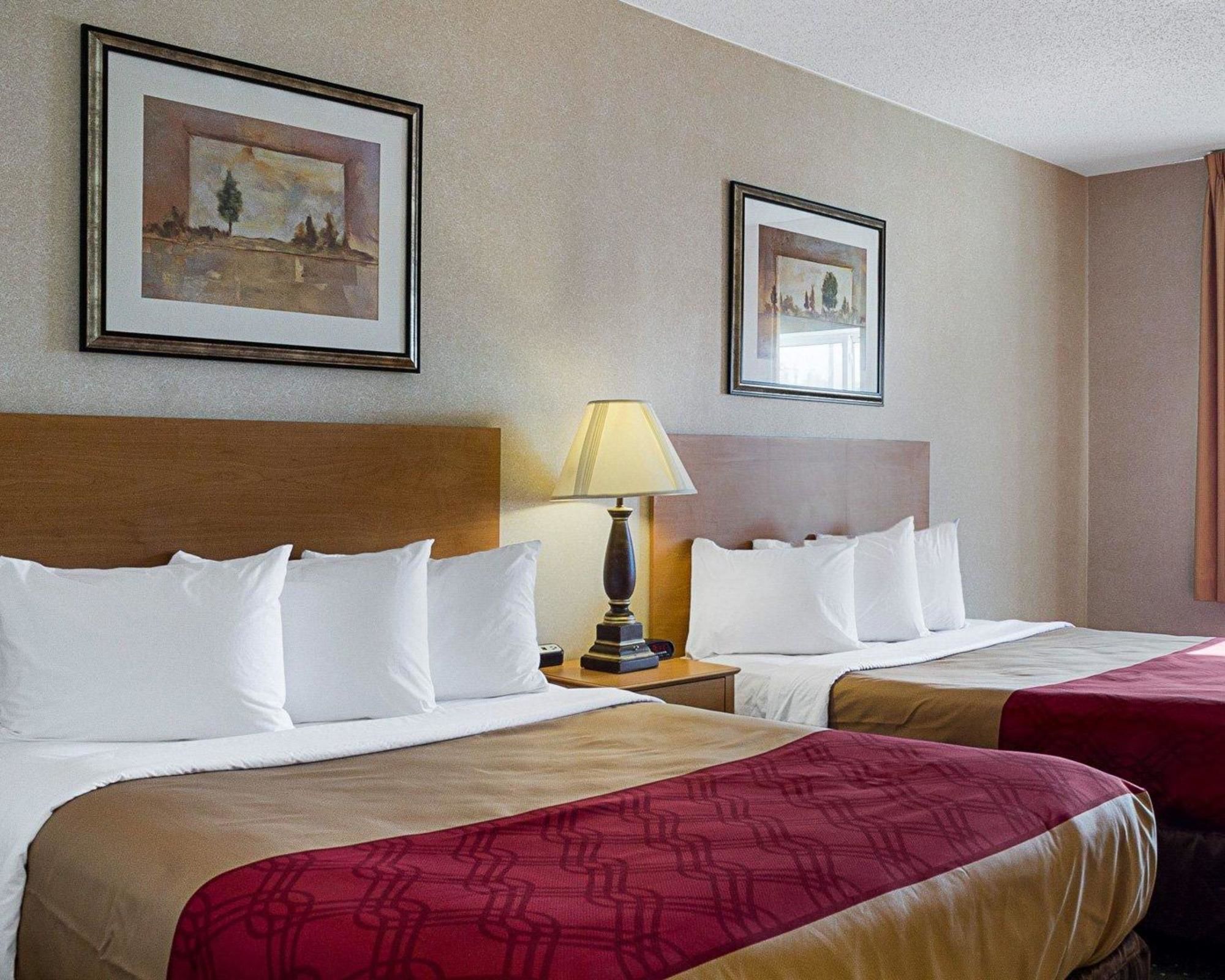 Econo Lodge West
