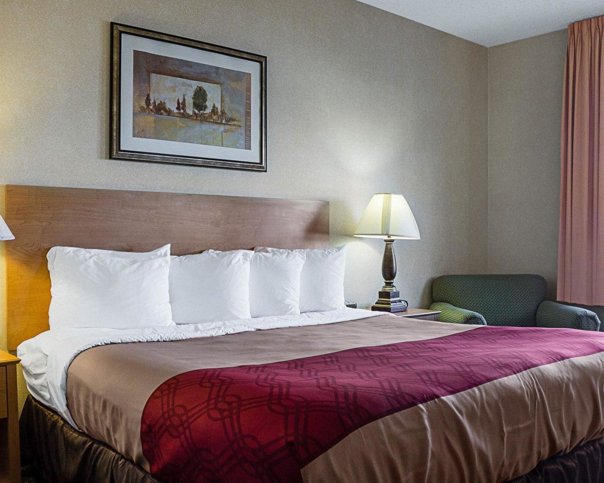 Econo Lodge West