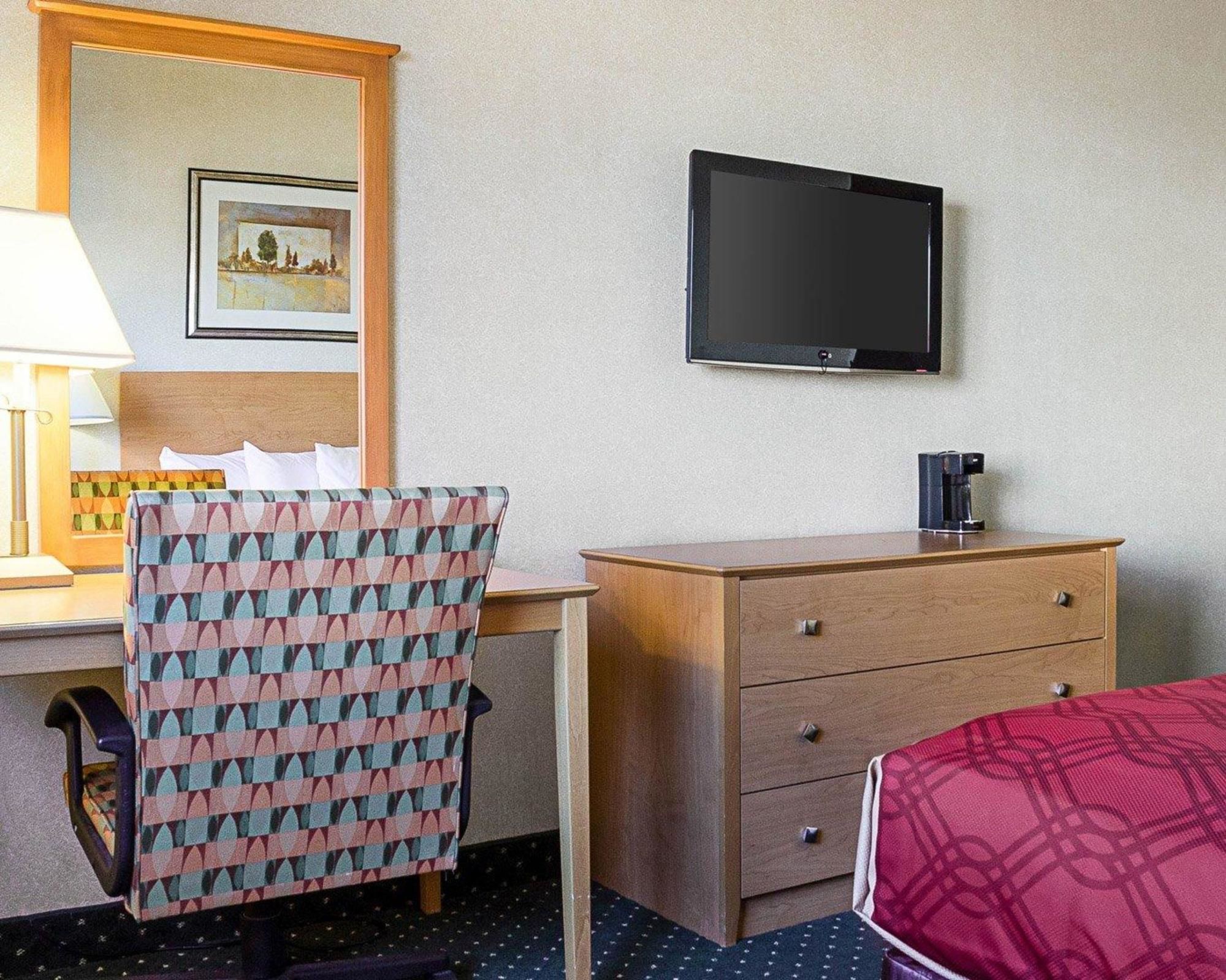 Econo Lodge West