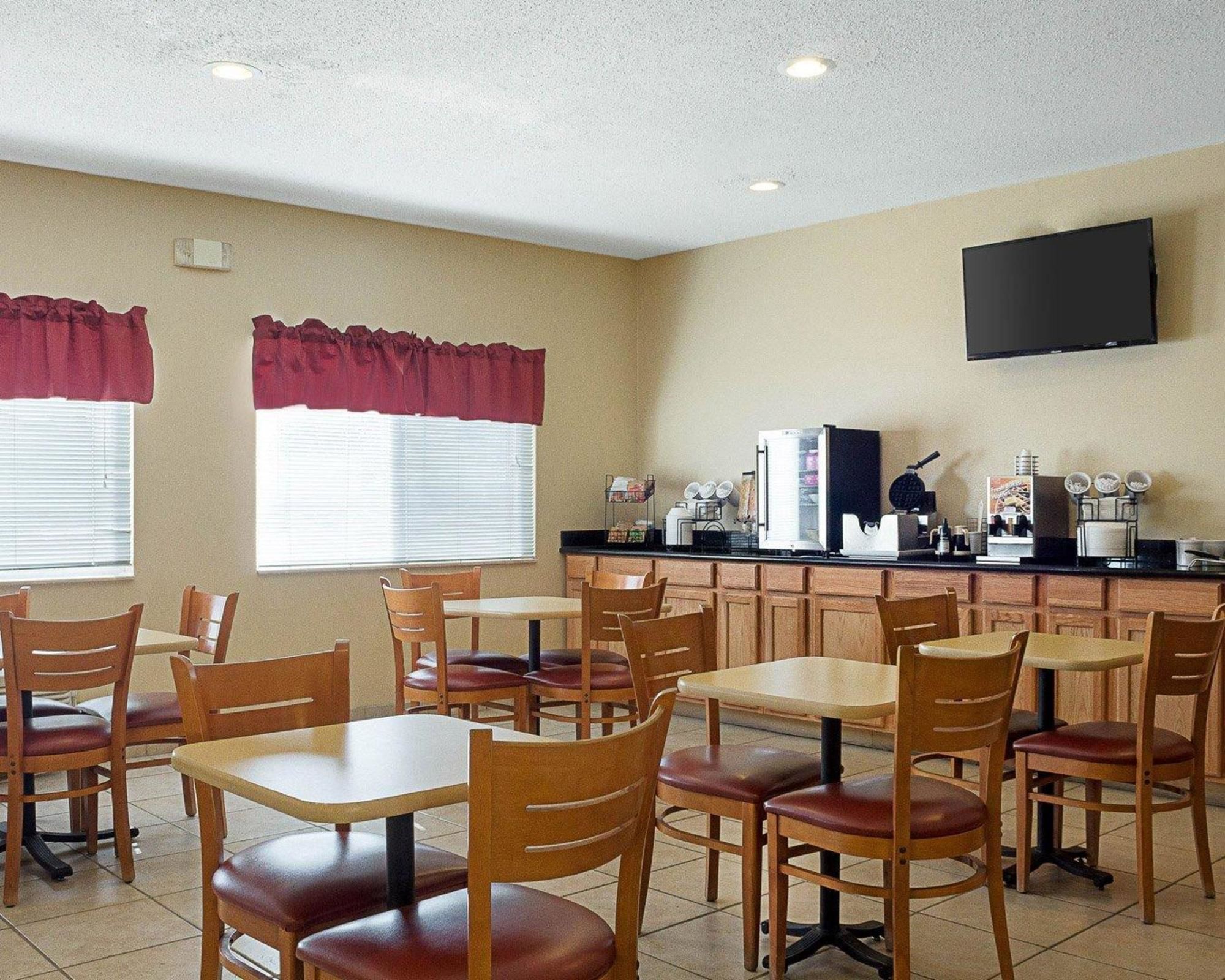 Econo Lodge West