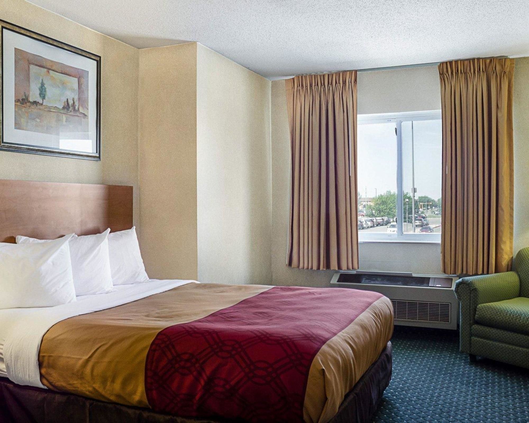 Econo Lodge West