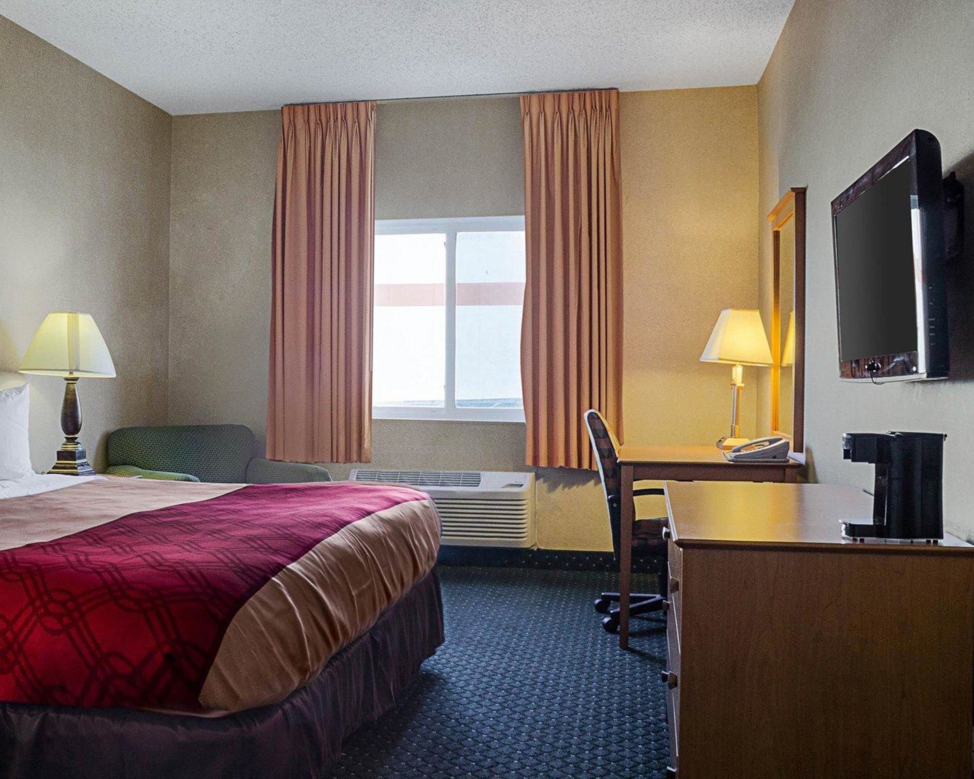 Econo Lodge West