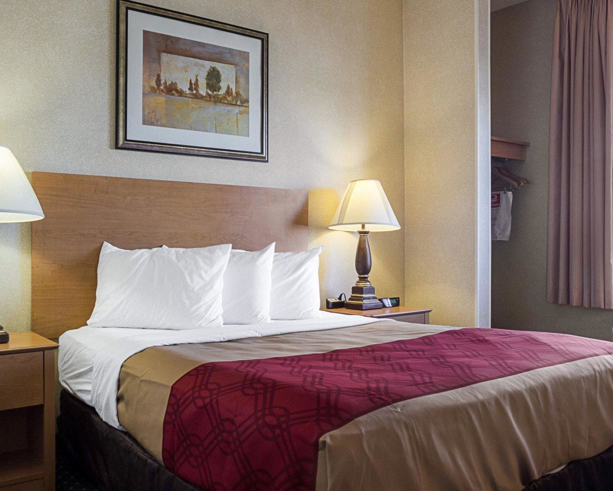 Econo Lodge West