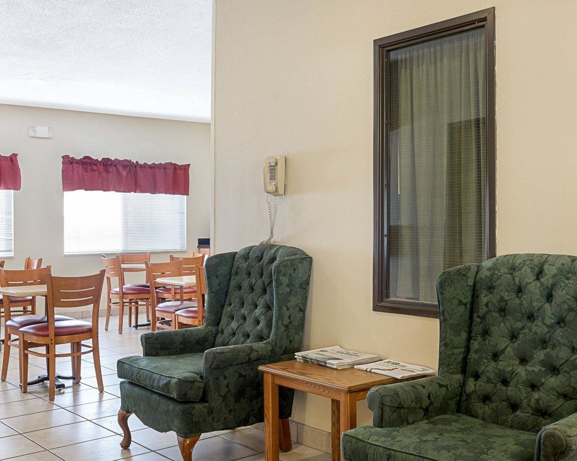 Econo Lodge West