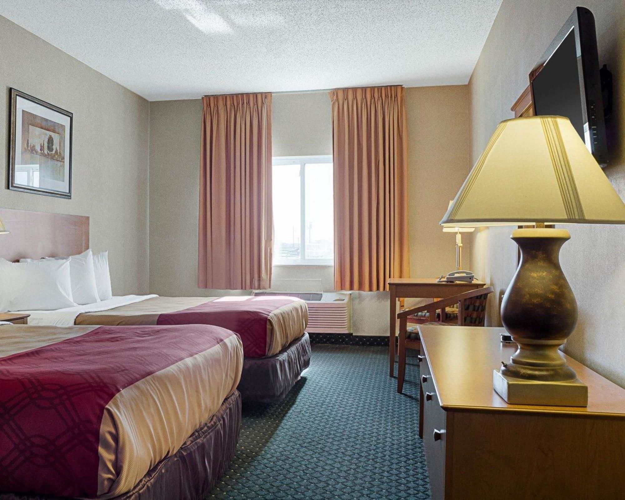 Econo Lodge West