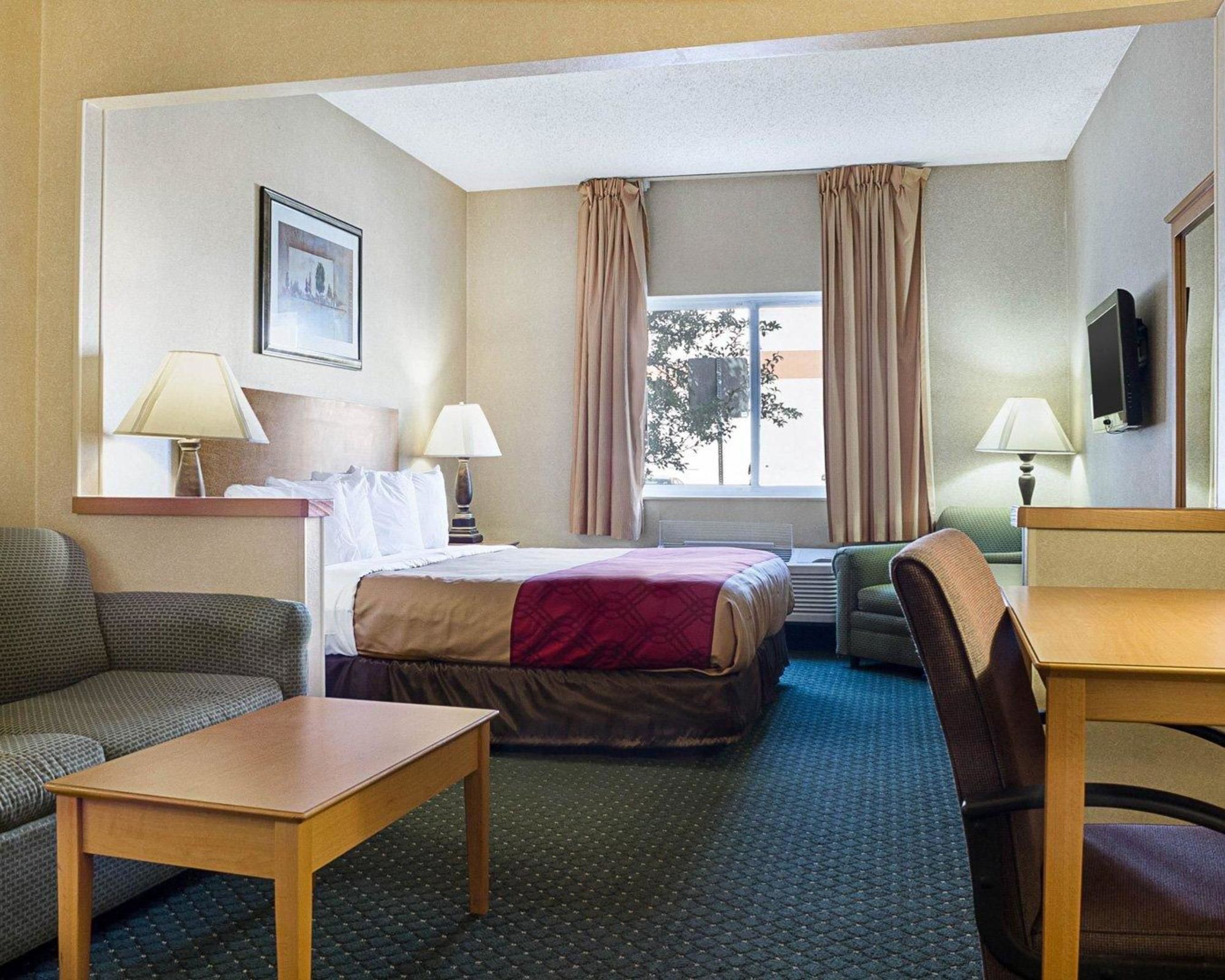 Econo Lodge West