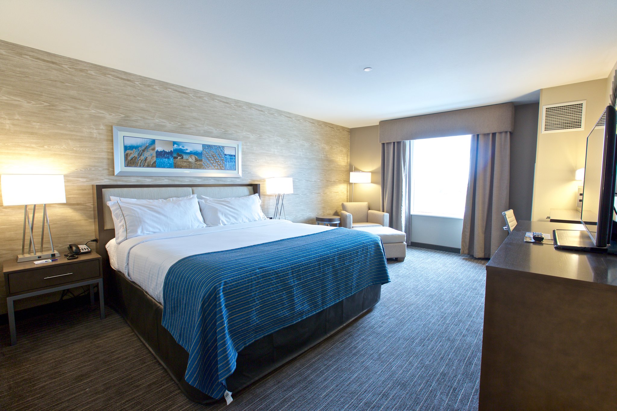 Holiday Inn Express Fargo SW  I-94 45th St