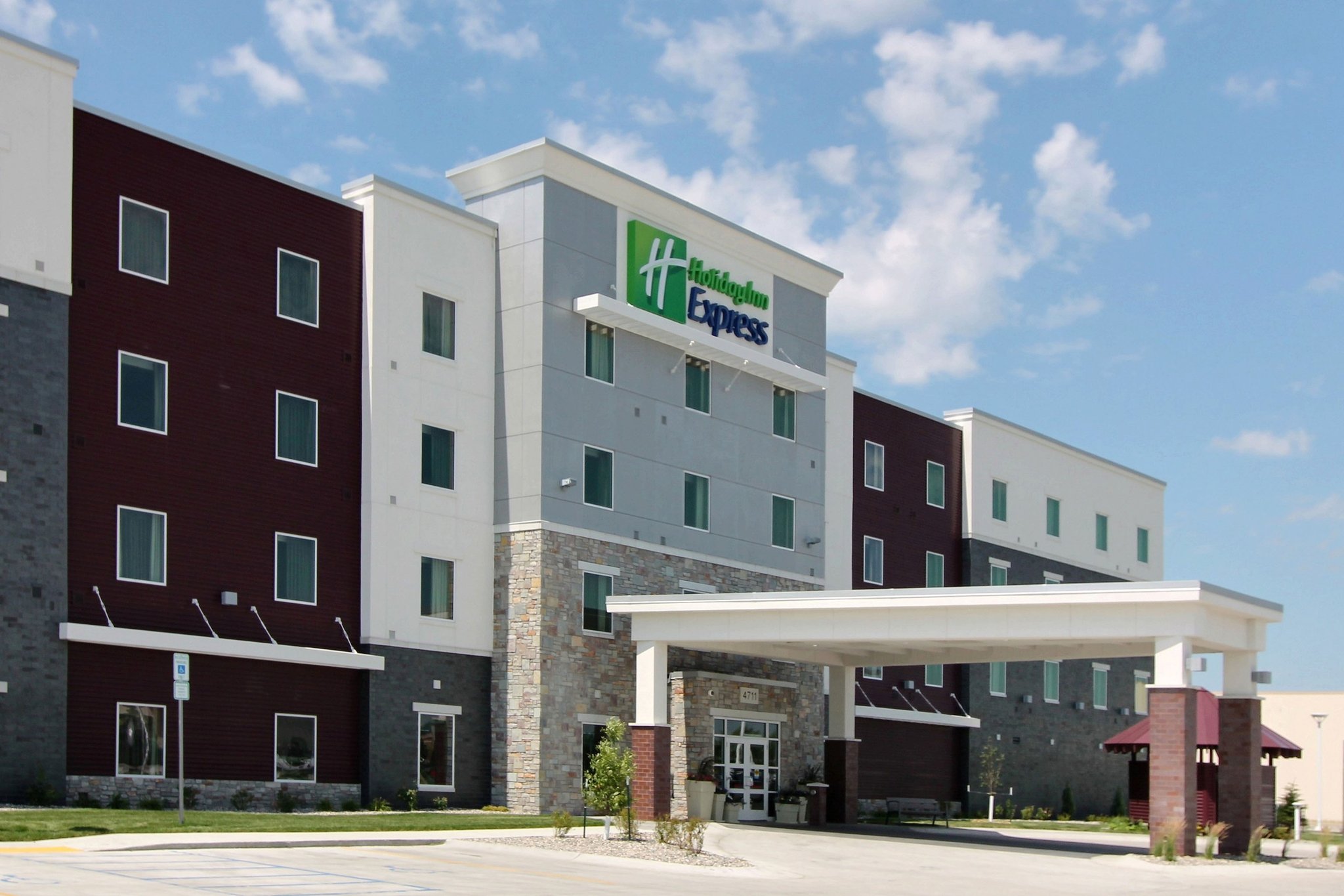 Holiday Inn Express Fargo SW  I-94 45th St