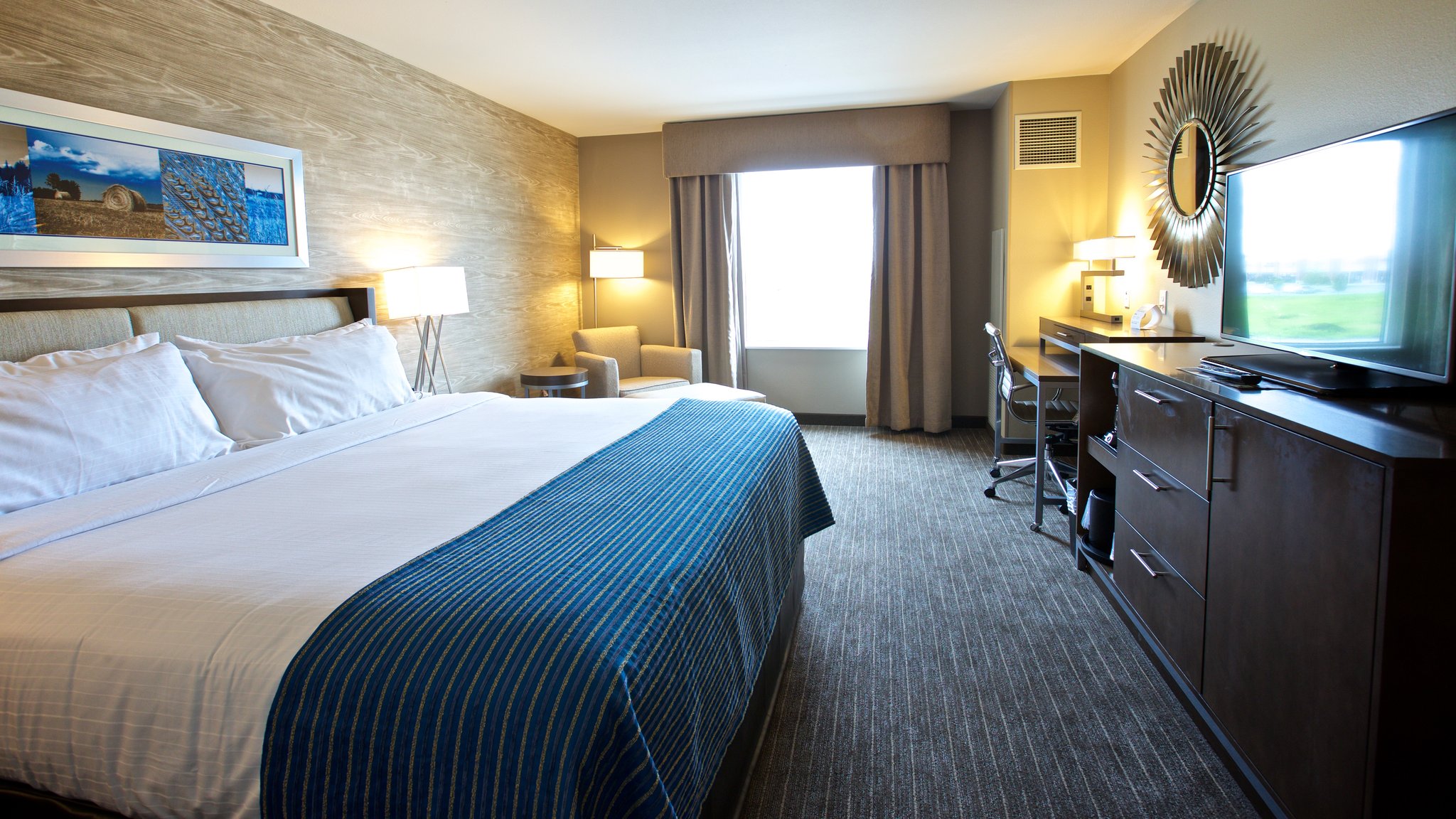 Holiday Inn Express Fargo SW  I-94 45th St