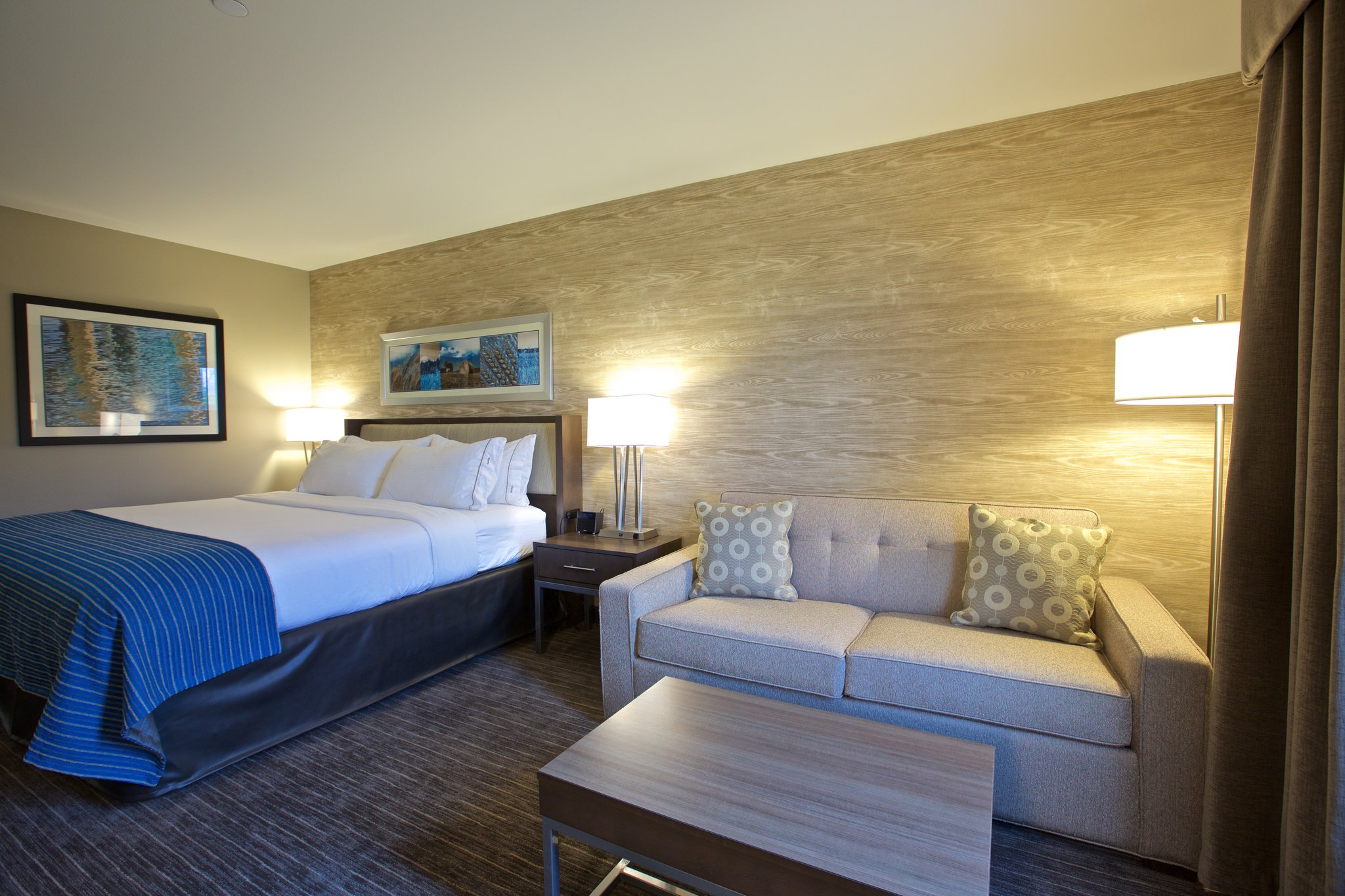 Holiday Inn Express Fargo SW  I-94 45th St