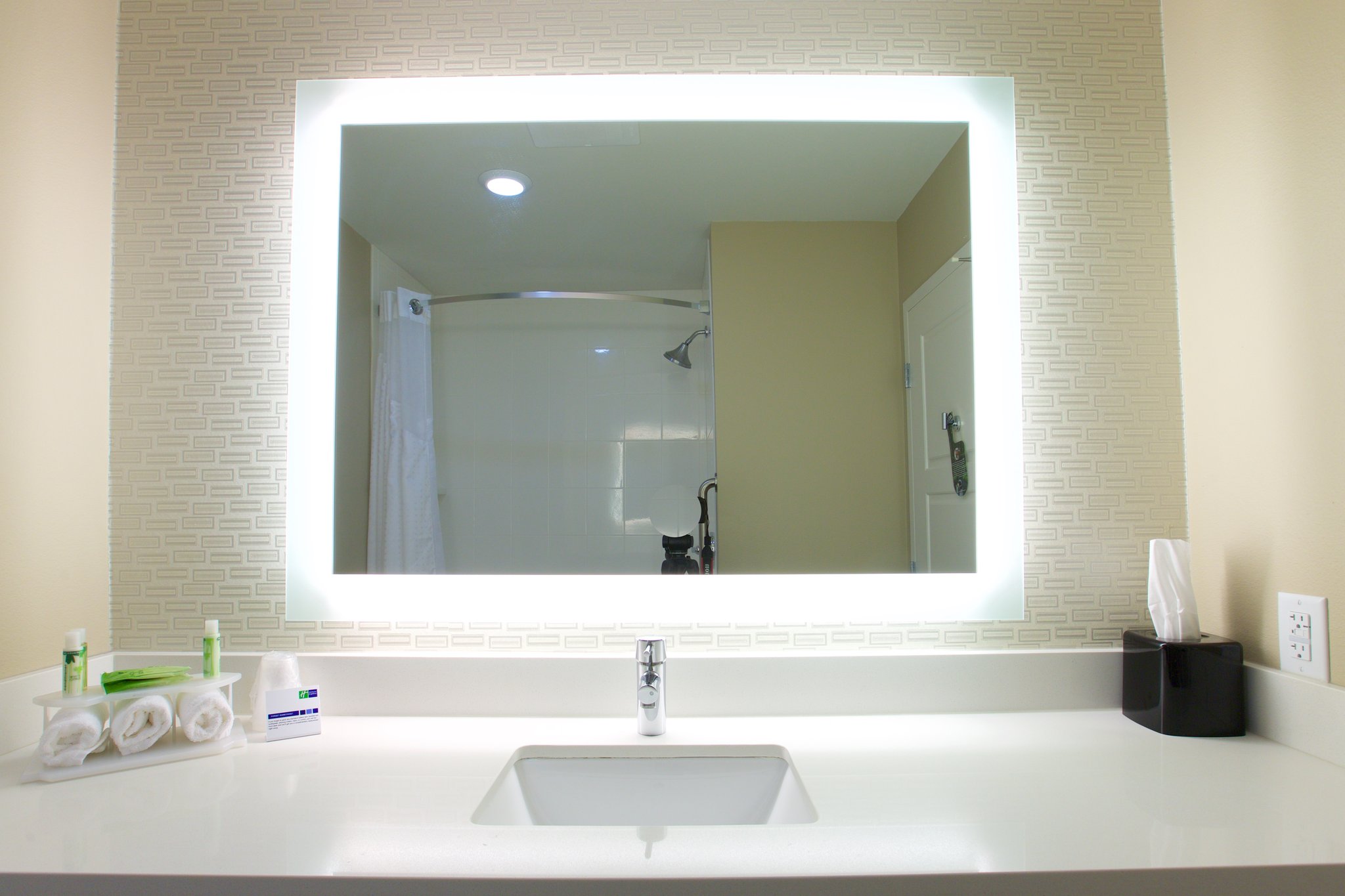 Holiday Inn Express Fargo SW  I-94 45th St