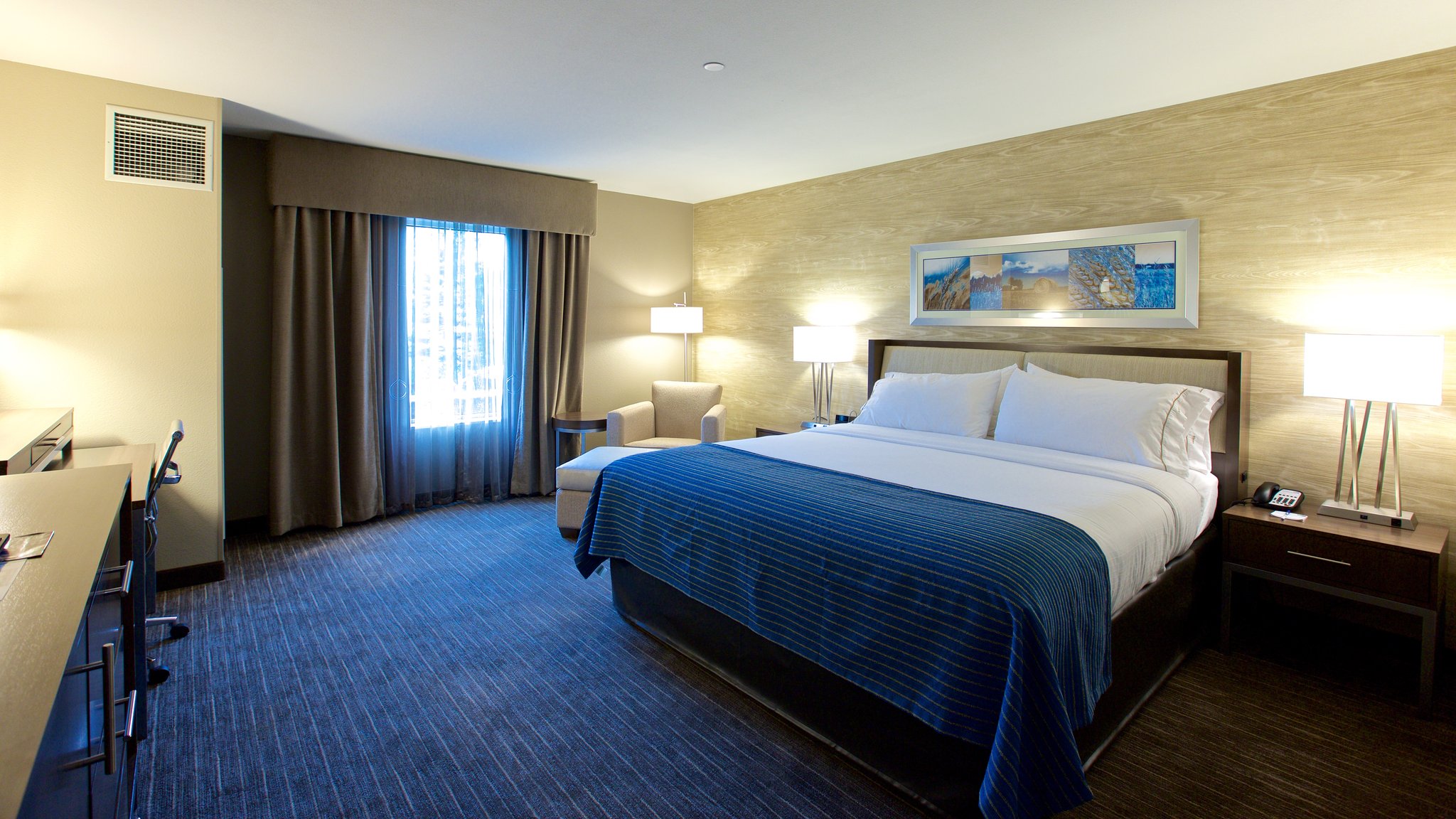 Holiday Inn Express Fargo SW  I-94 45th St