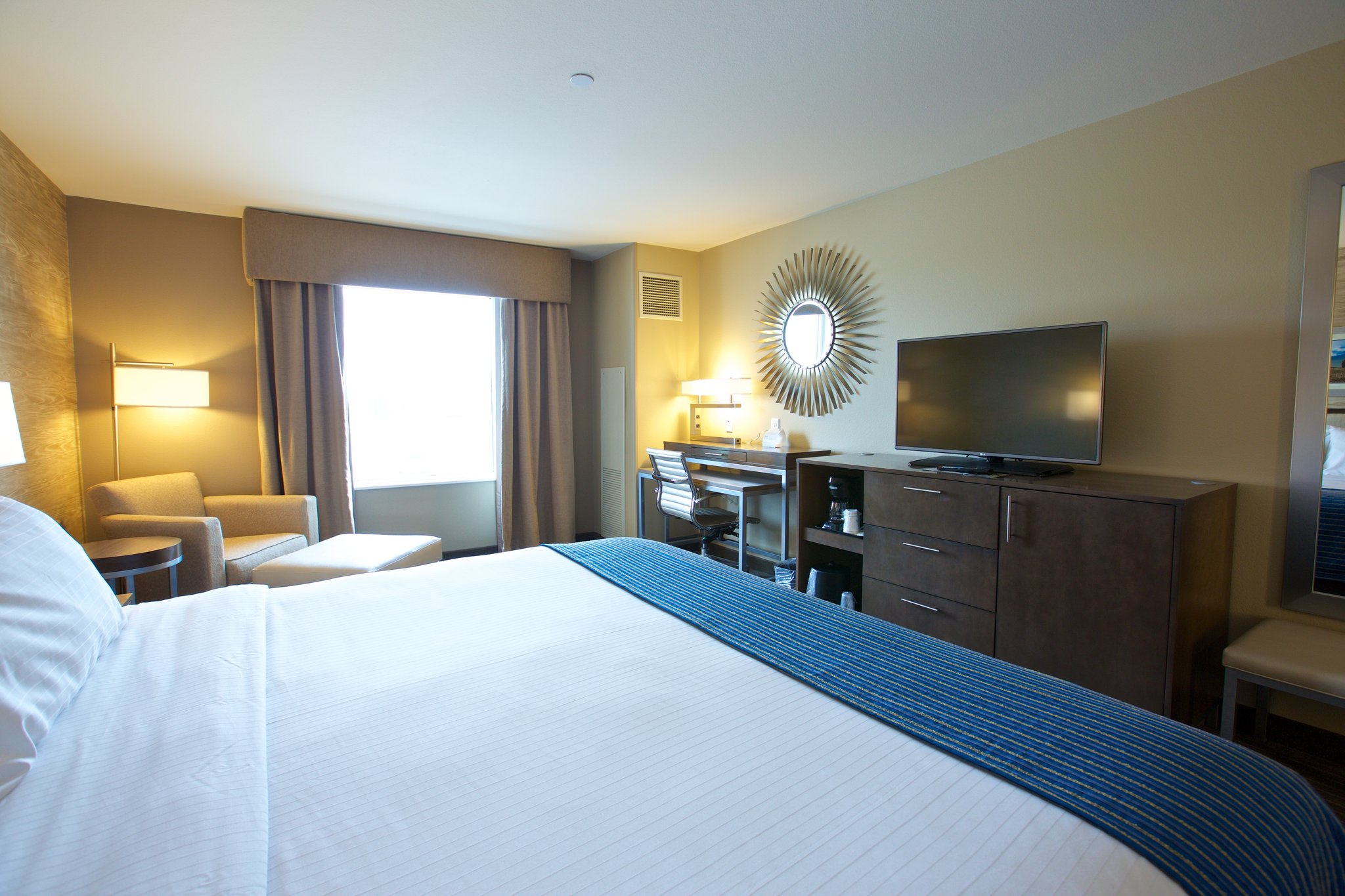Holiday Inn Express Fargo SW  I-94 45th St