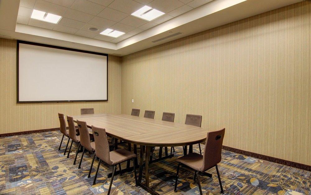 Holiday Inn Express Fargo SW  I-94 45th St