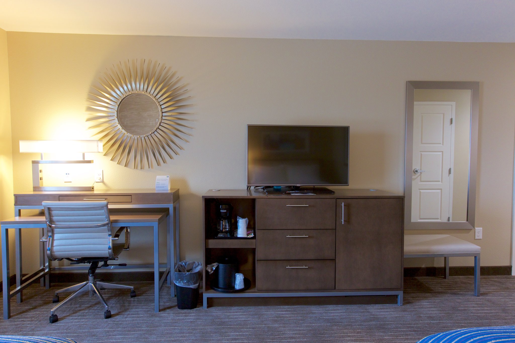 Holiday Inn Express Fargo SW  I-94 45th St