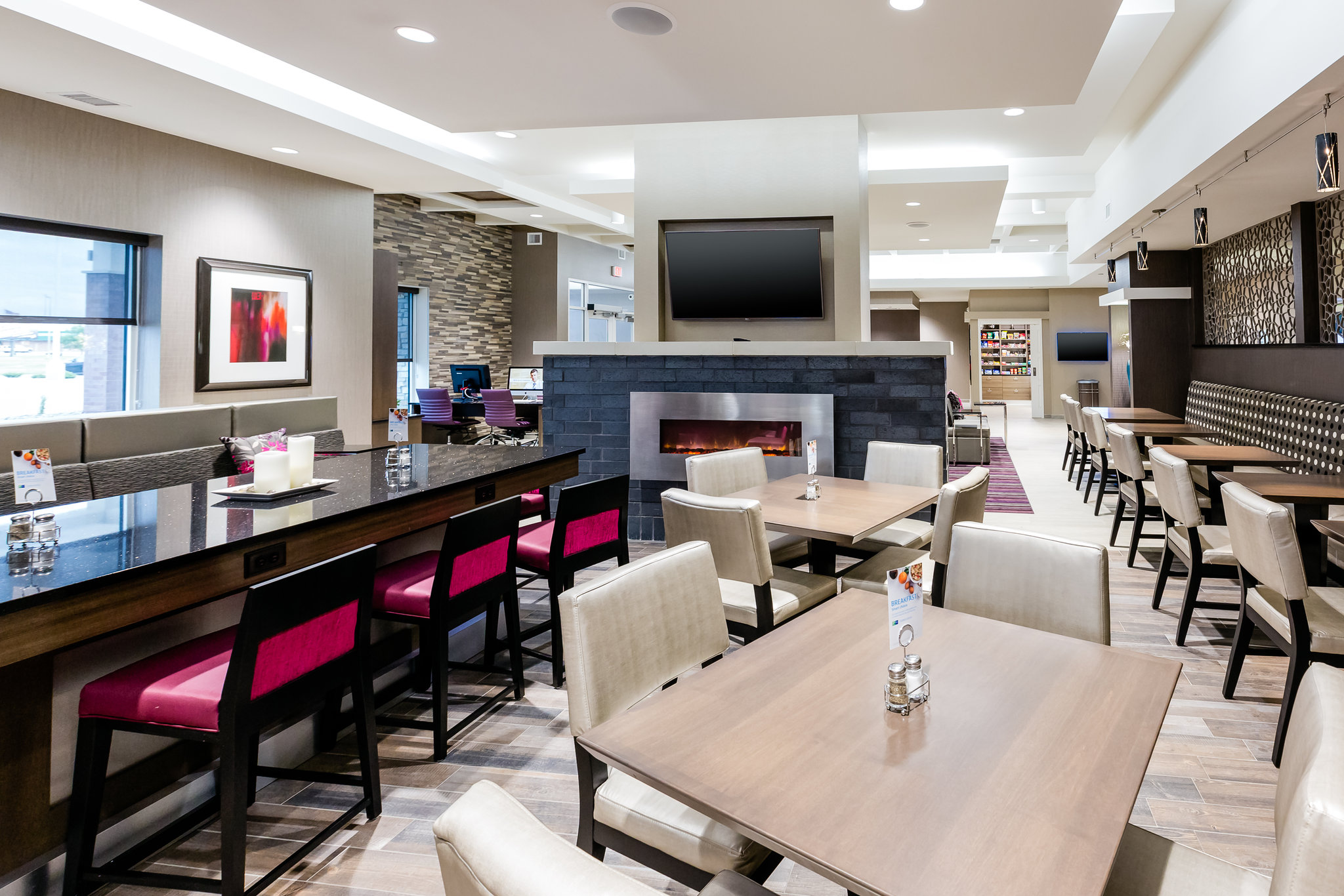 Holiday Inn Express Fargo SW  I-94 45th St